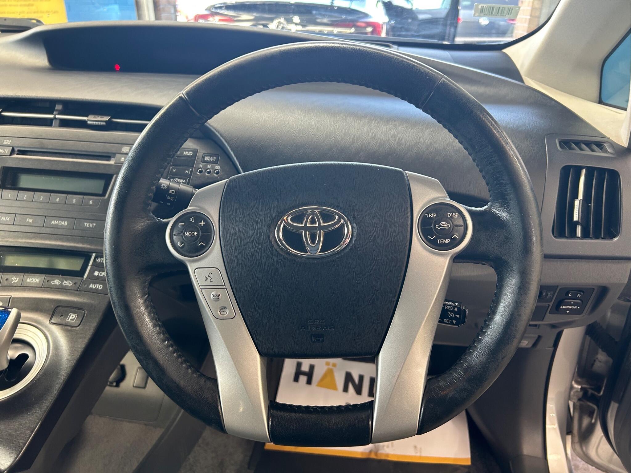 Toyota Prius - Image 8