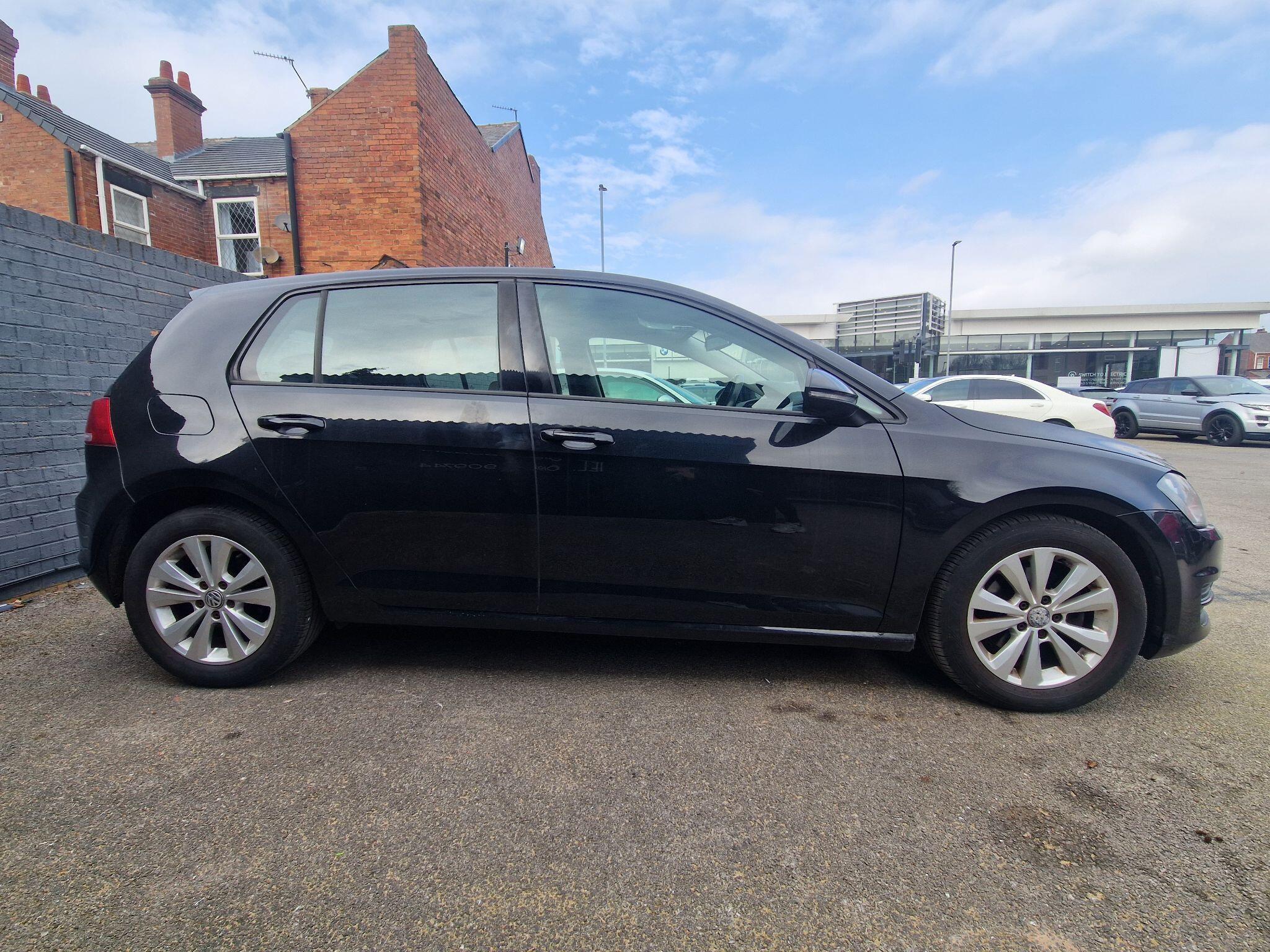 Volkswagen Golf - Image 22