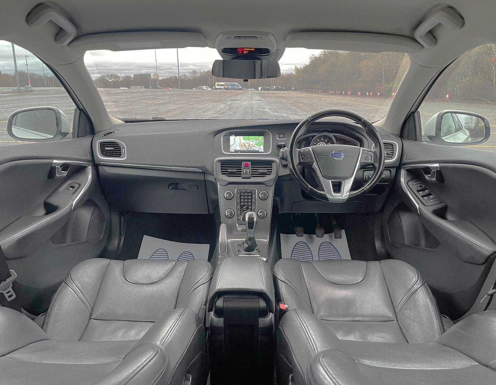 Volvo V40 - Image 14