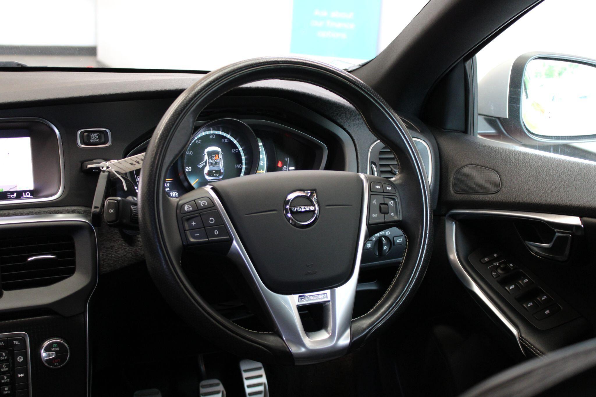 Volvo V40 - Image 40