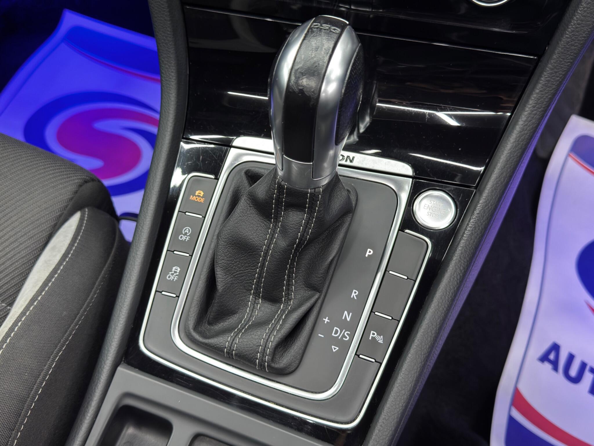 Volkswagen Golf - Image 25