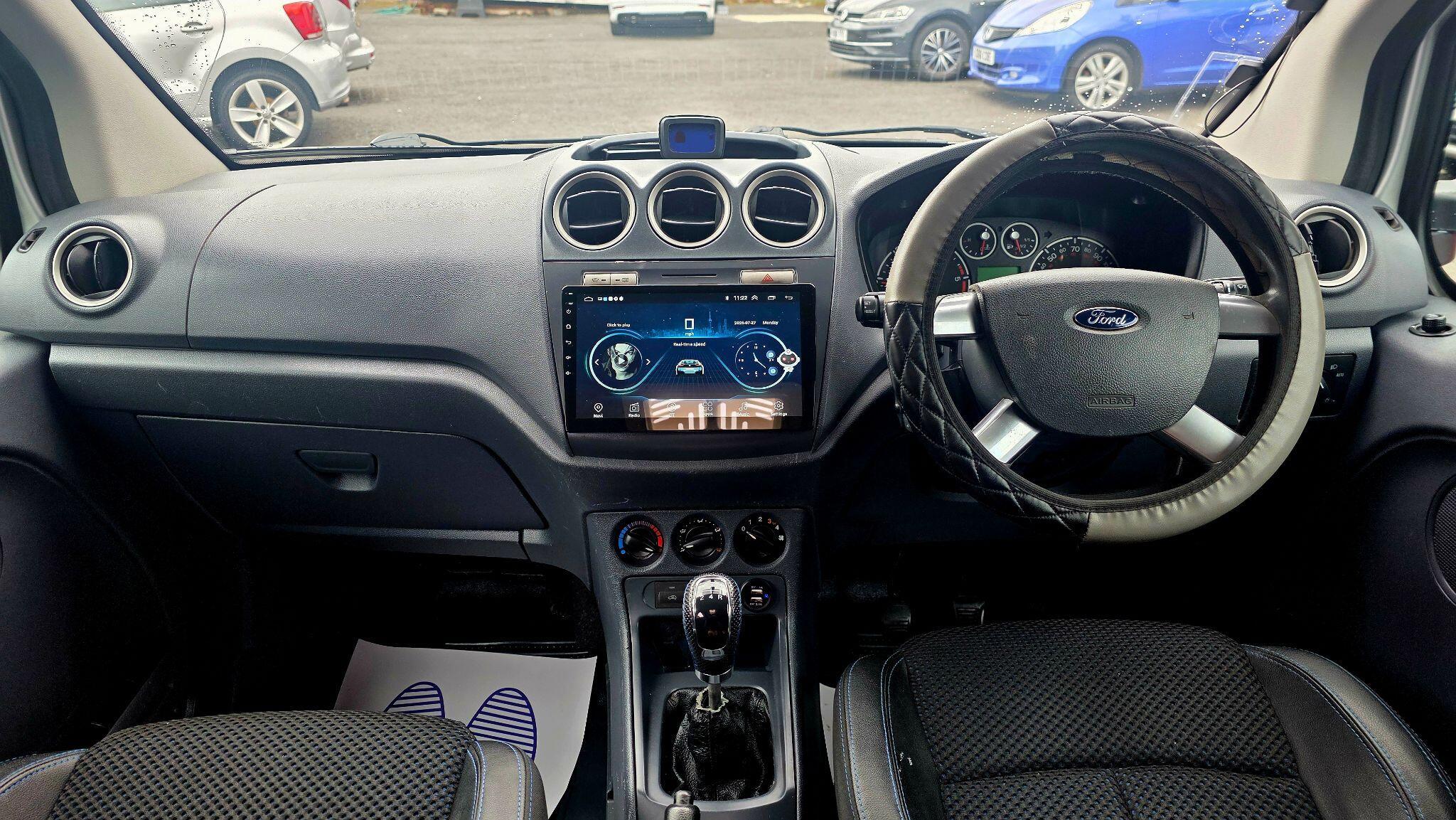 Ford Transit Connect - Image 18
