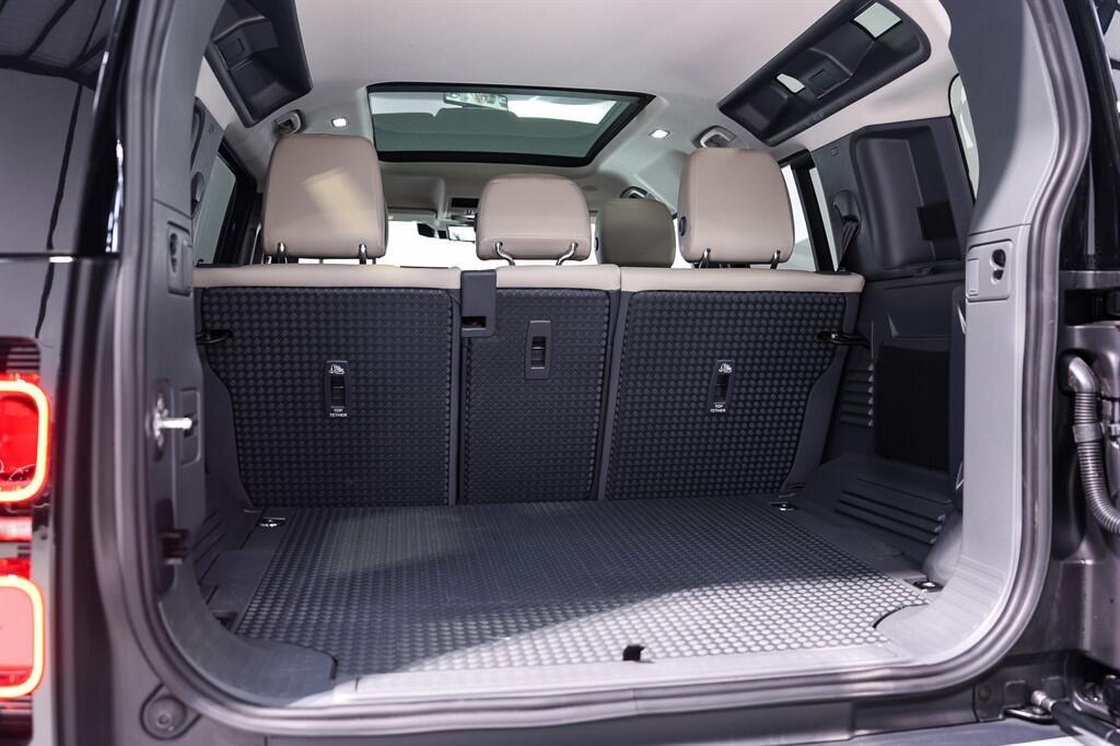 Land Rover Defender 110 - Image 28
