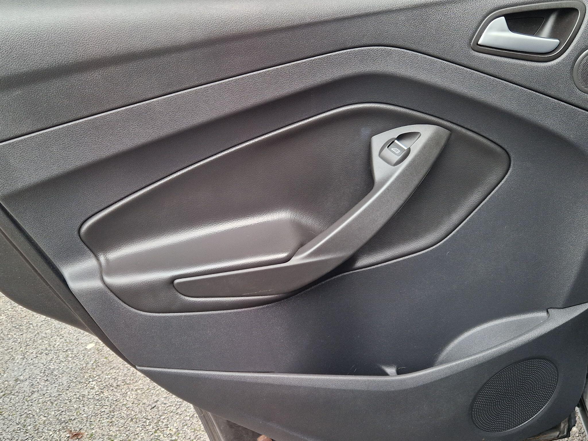 Ford Kuga - Image 36