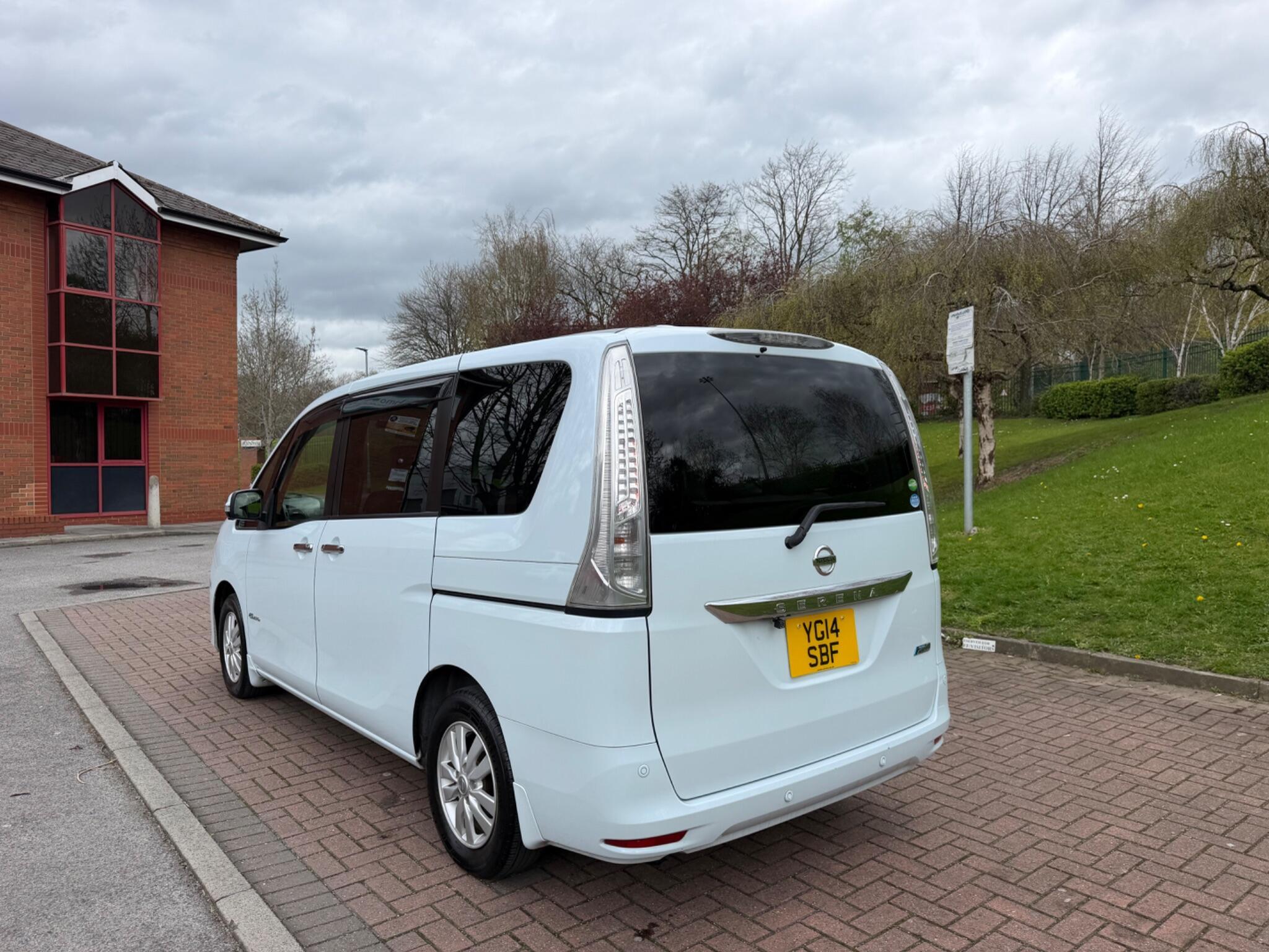 Nissan Serena - Image 15