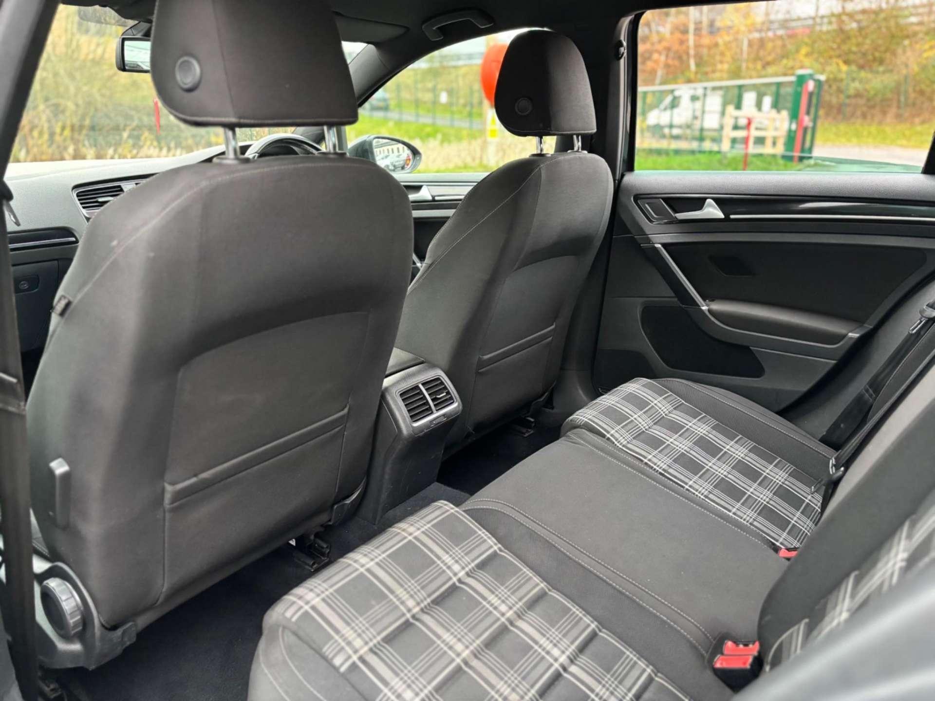 Volkswagen Golf - Image 27