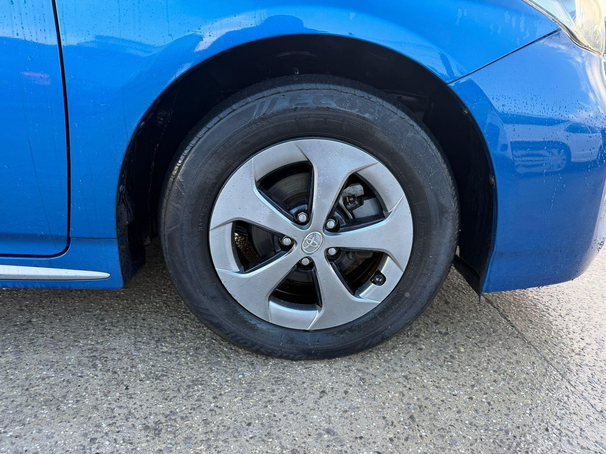 Toyota Prius - Image 25