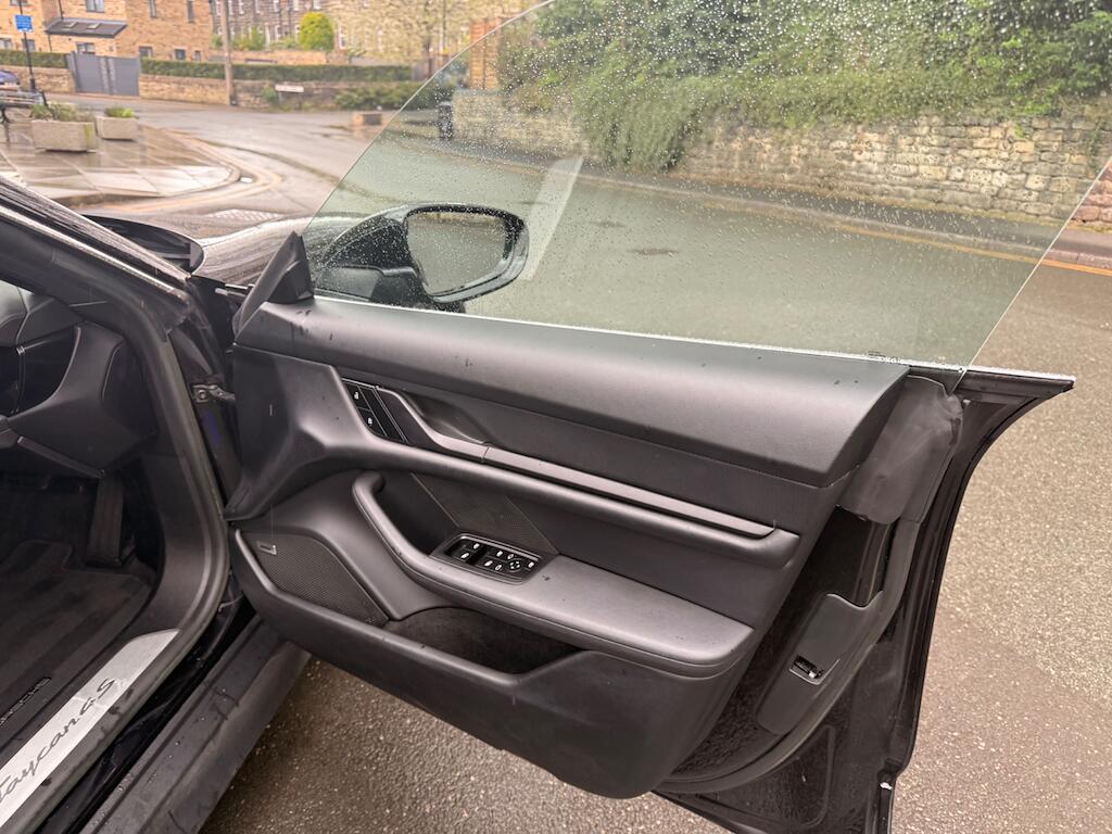 Porsche Taycan - Image 27