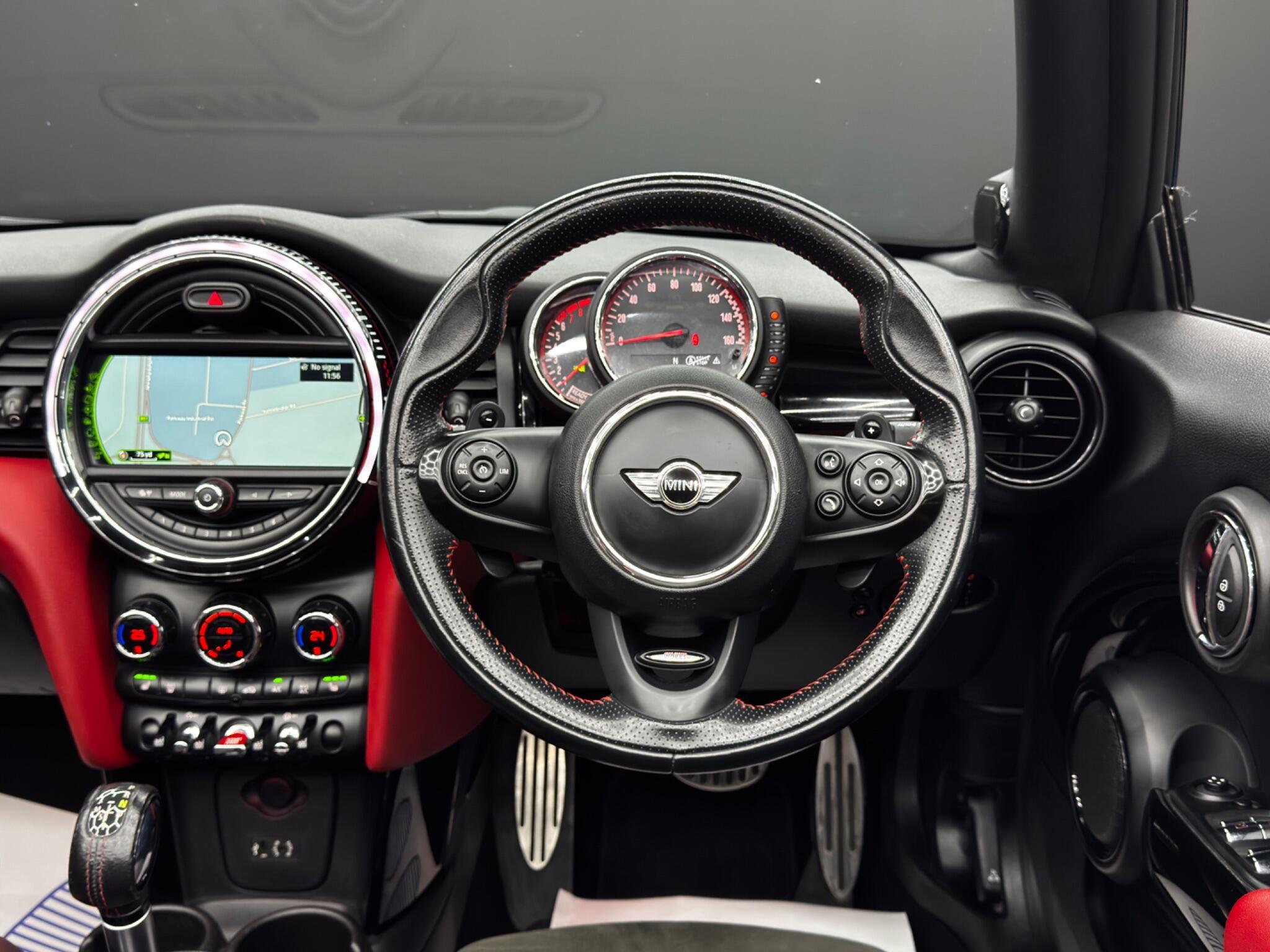MINI Convertible - Image 16