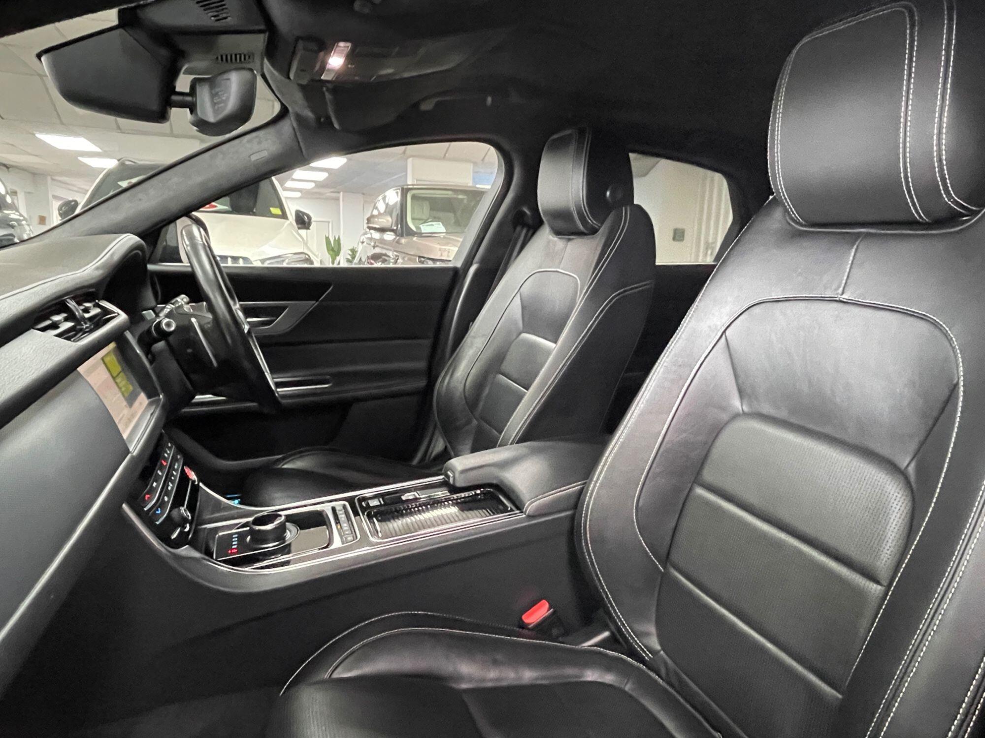 Jaguar XF - Image 31