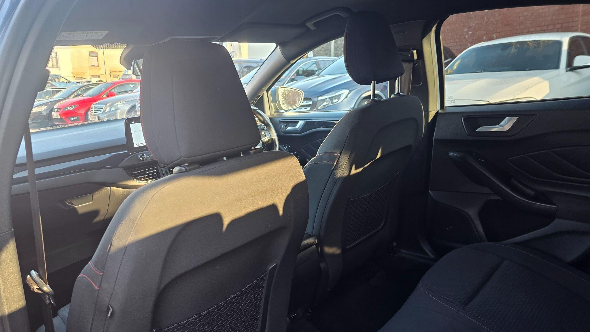 Ford Focus - Image 17