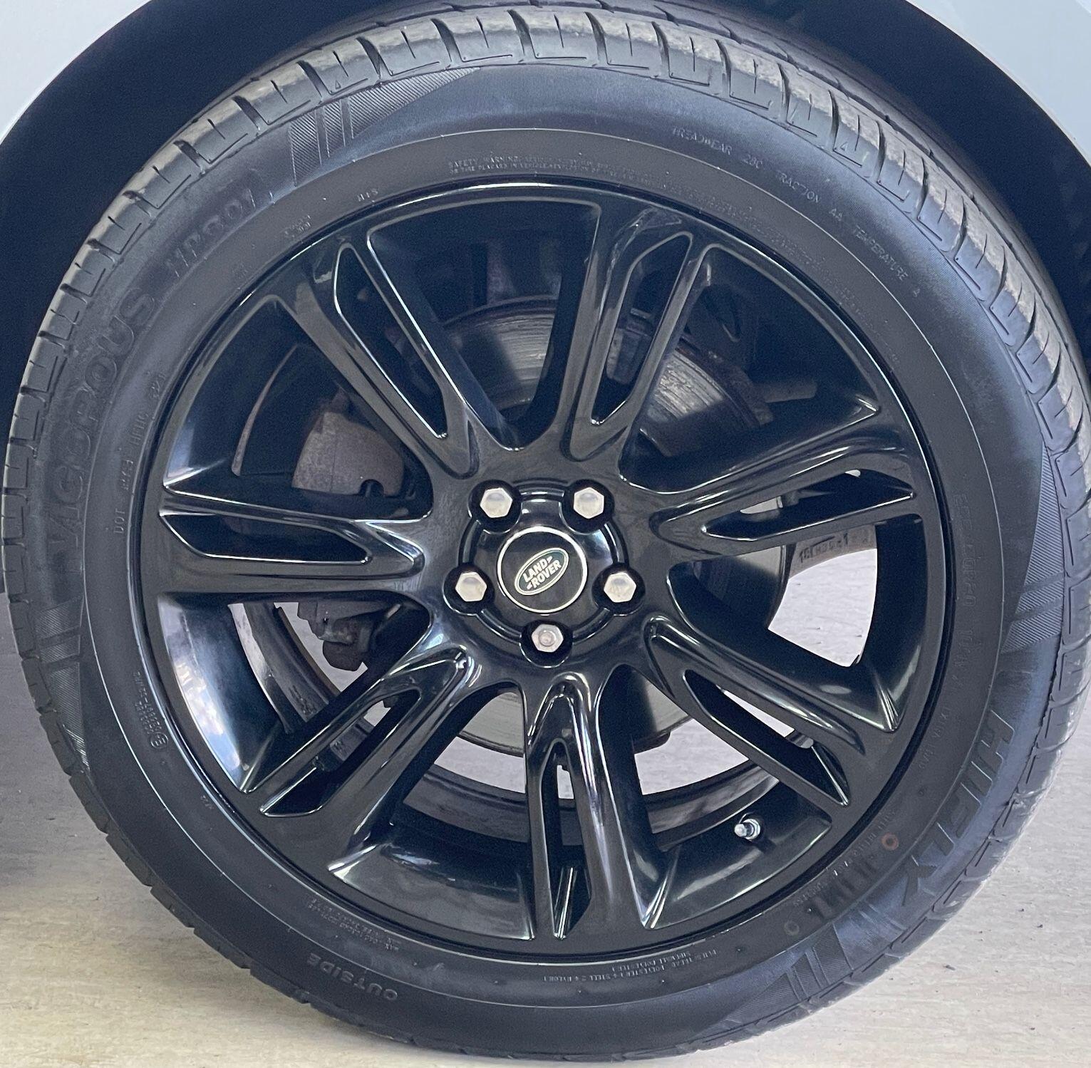 Land Rover Range Rover Velar - Image 14