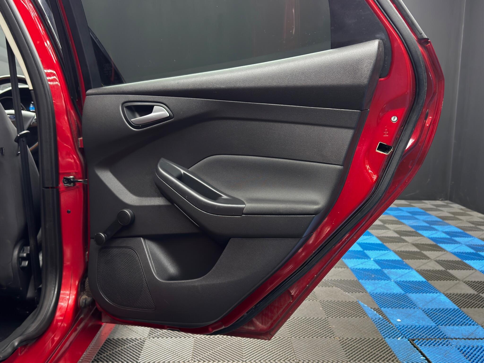 Ford Focus - Image 37