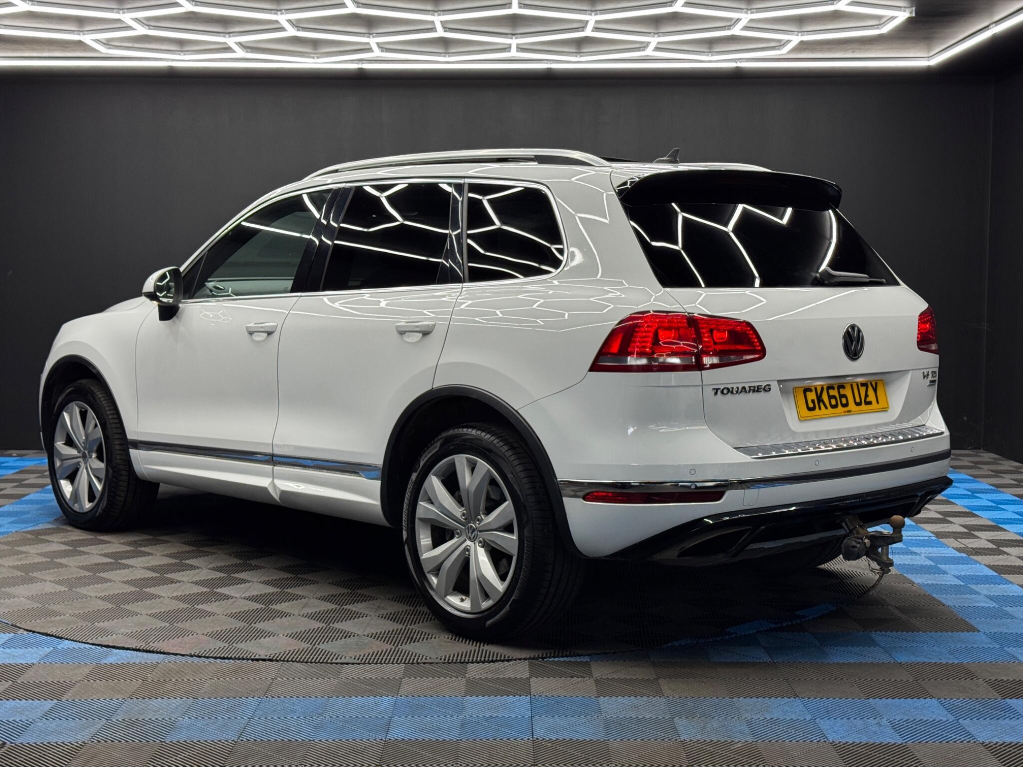 Volkswagen Touareg - Image 7