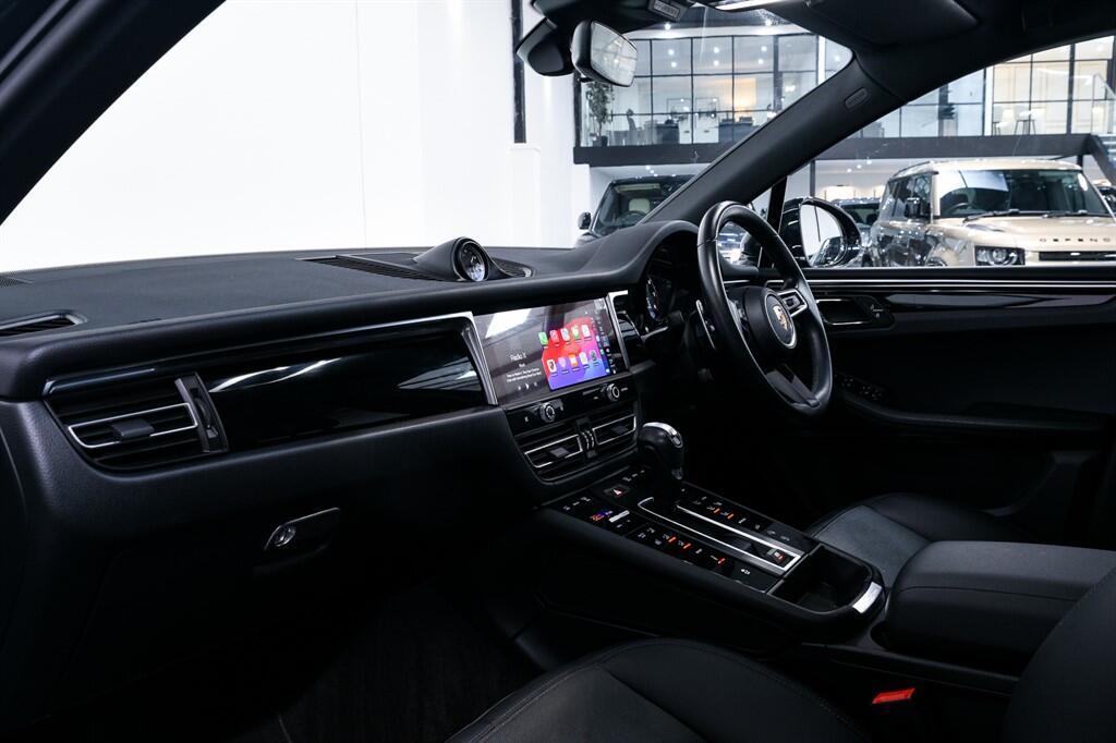 Porsche Macan - Image 12