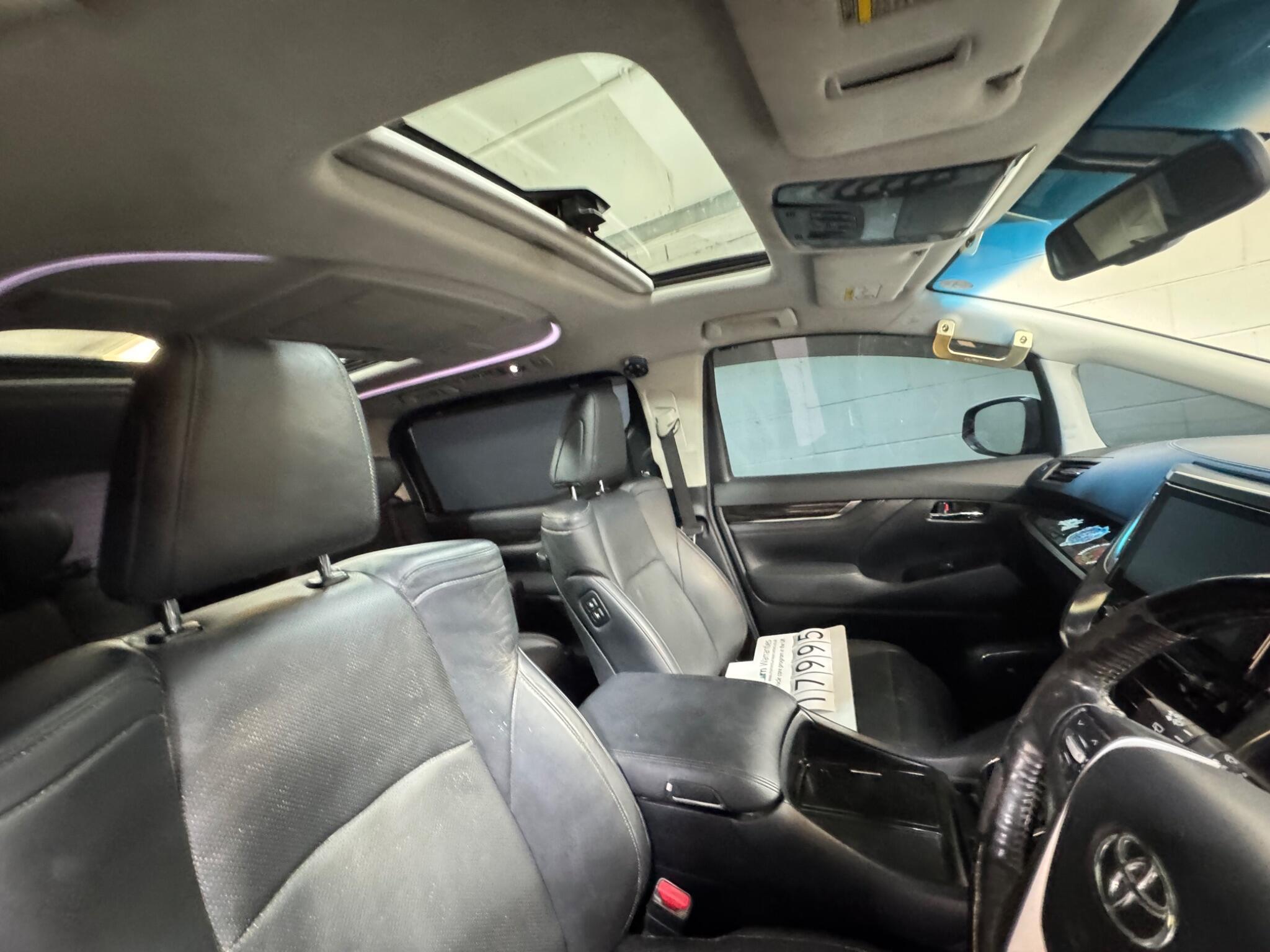 Toyota Vellfire - Image 12