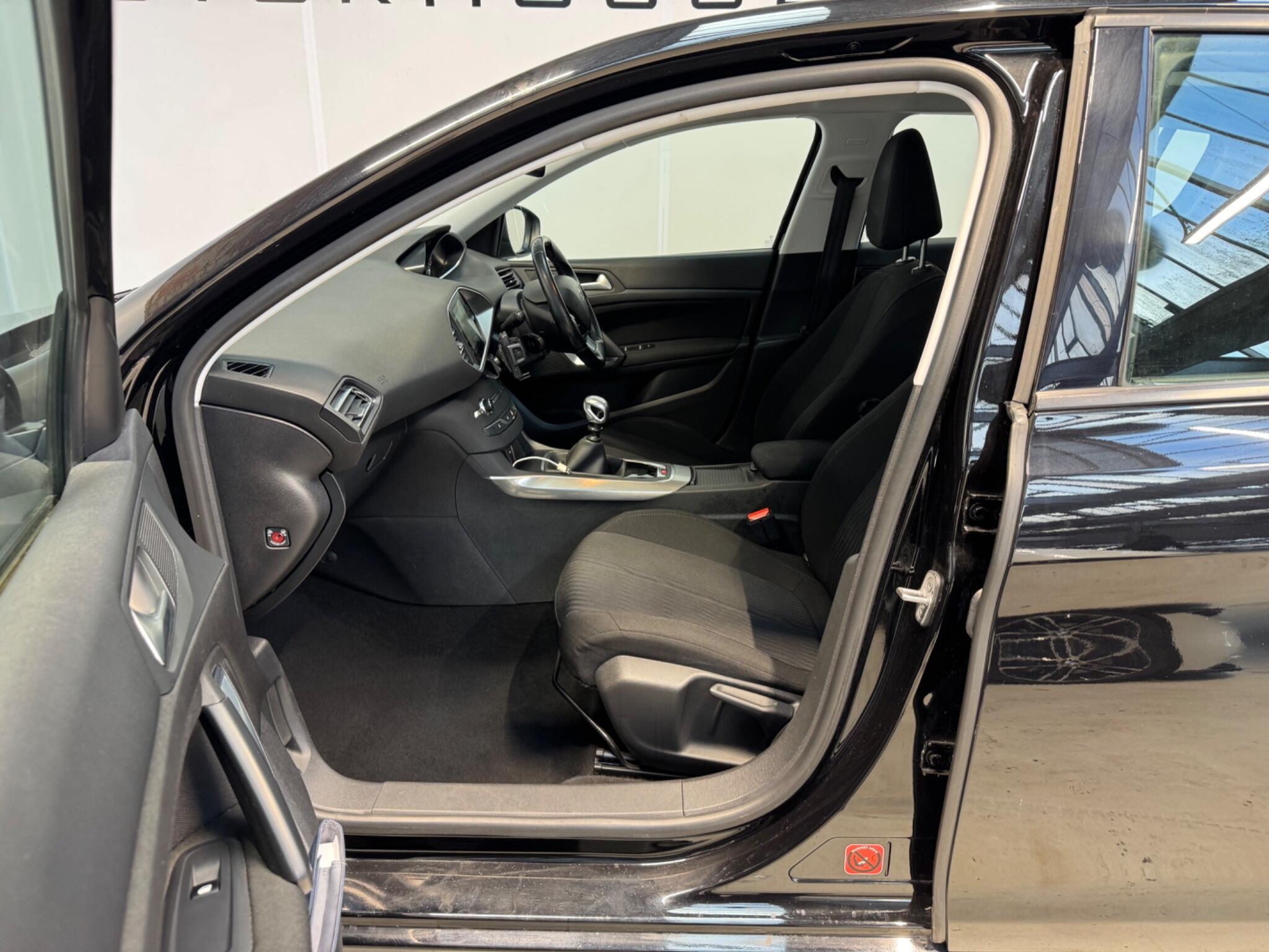Peugeot 308 - Image 8