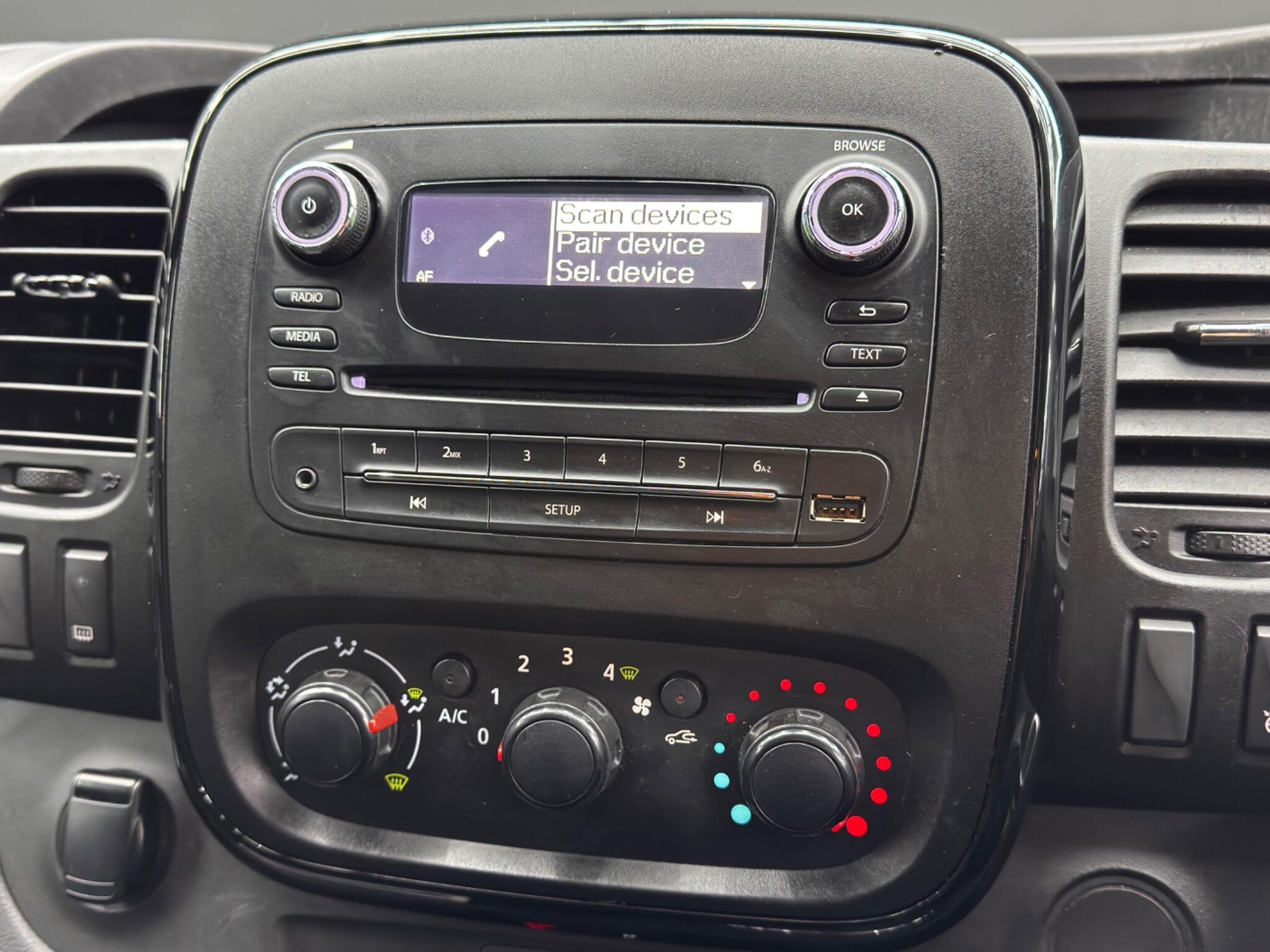 Vauxhall Vivaro - Image 26