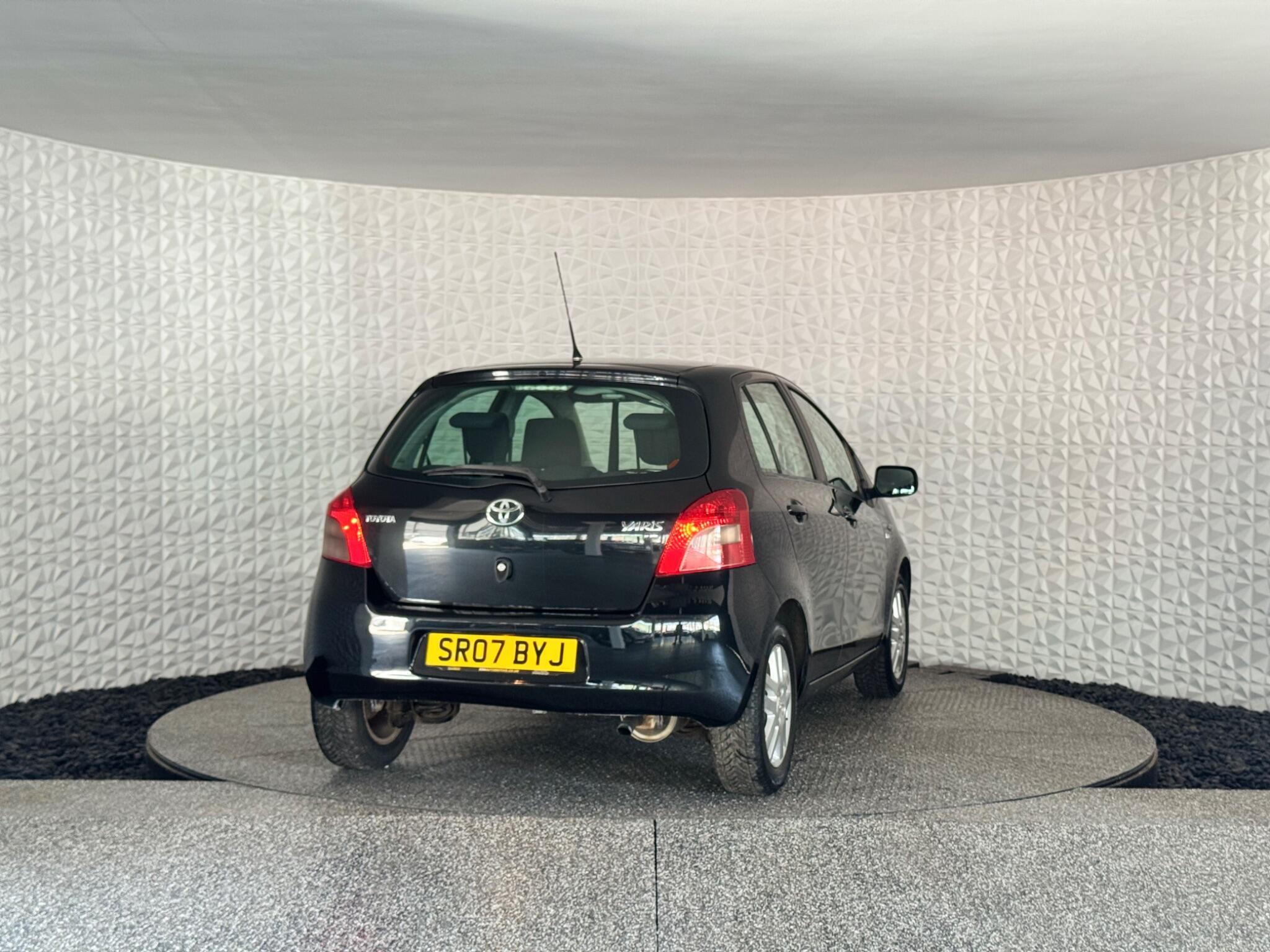Toyota Yaris - Image 11