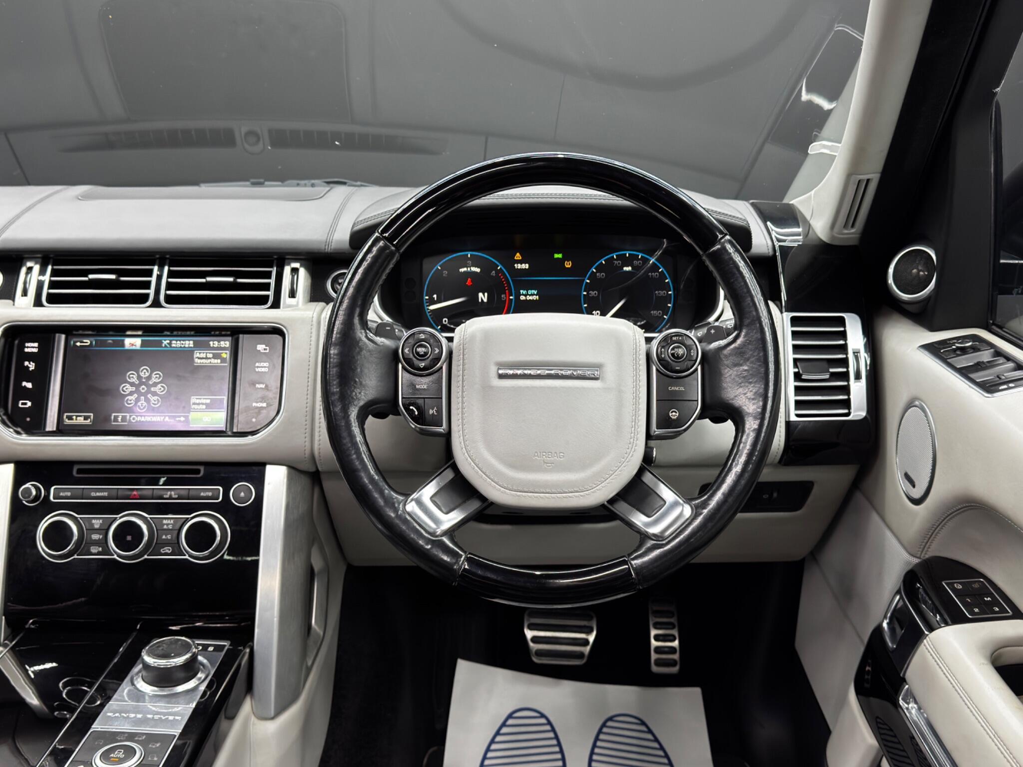 Land Rover Range Rover - Image 18