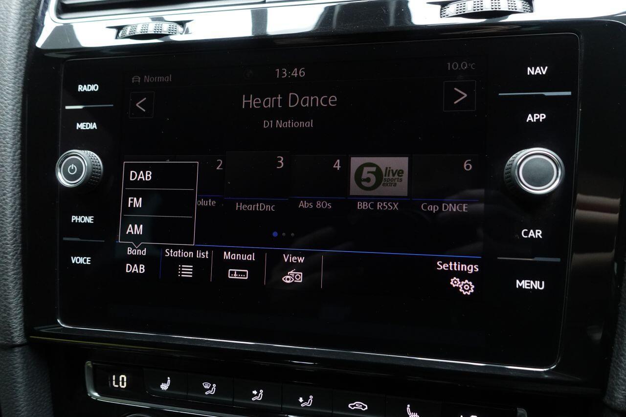 Volkswagen Golf - Image 23