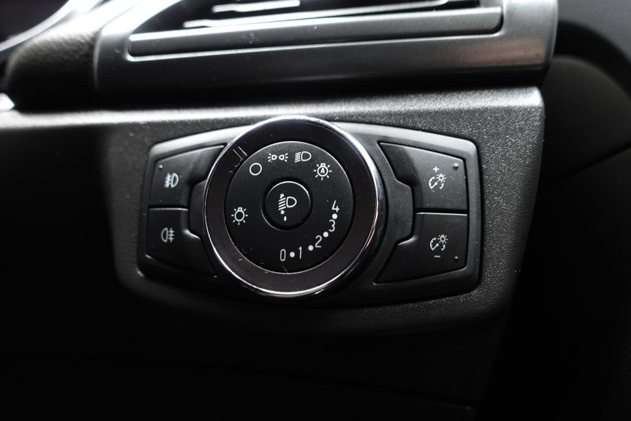 Ford Mondeo - Image 40