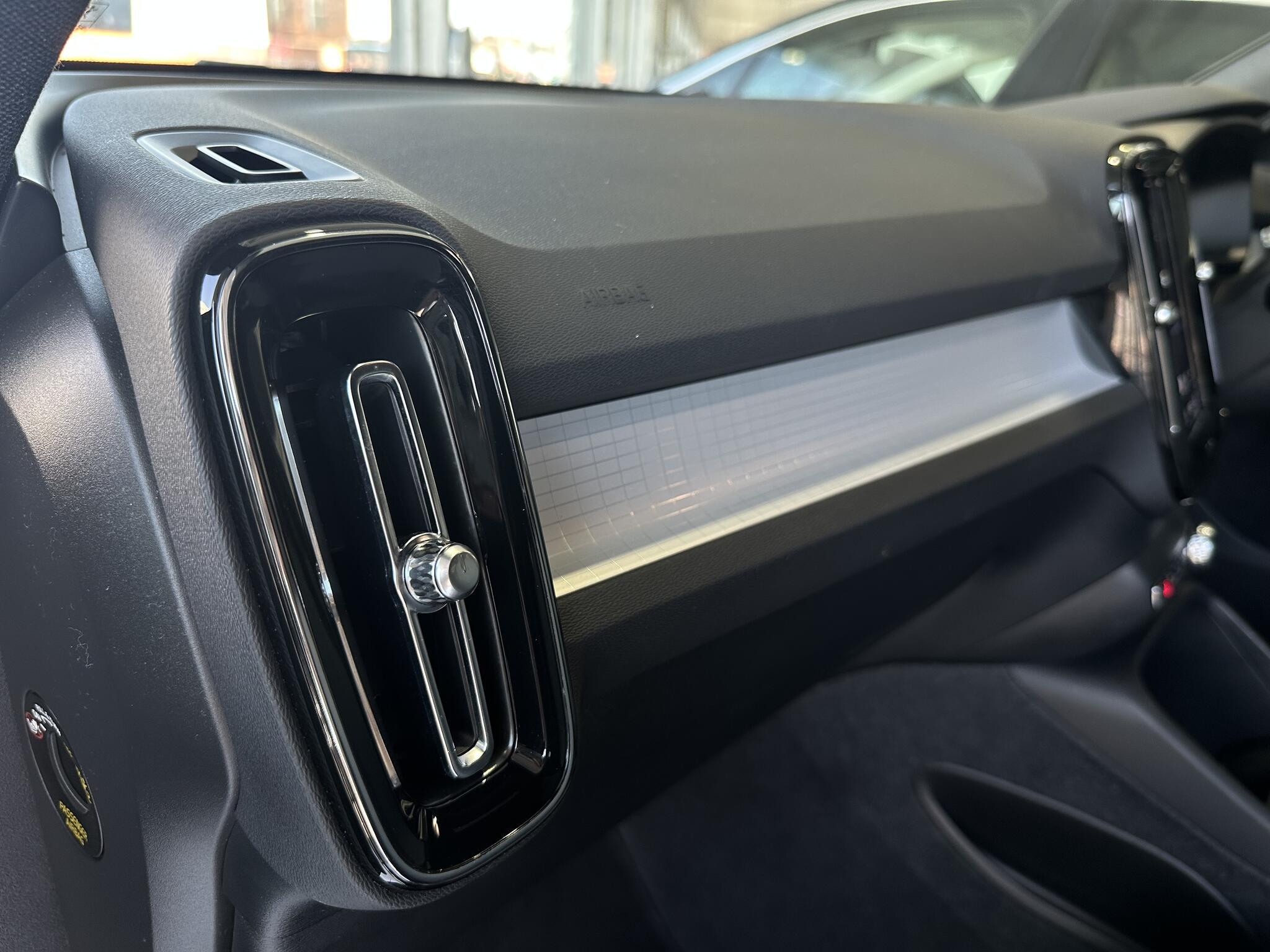 Volvo XC40 - Image 15