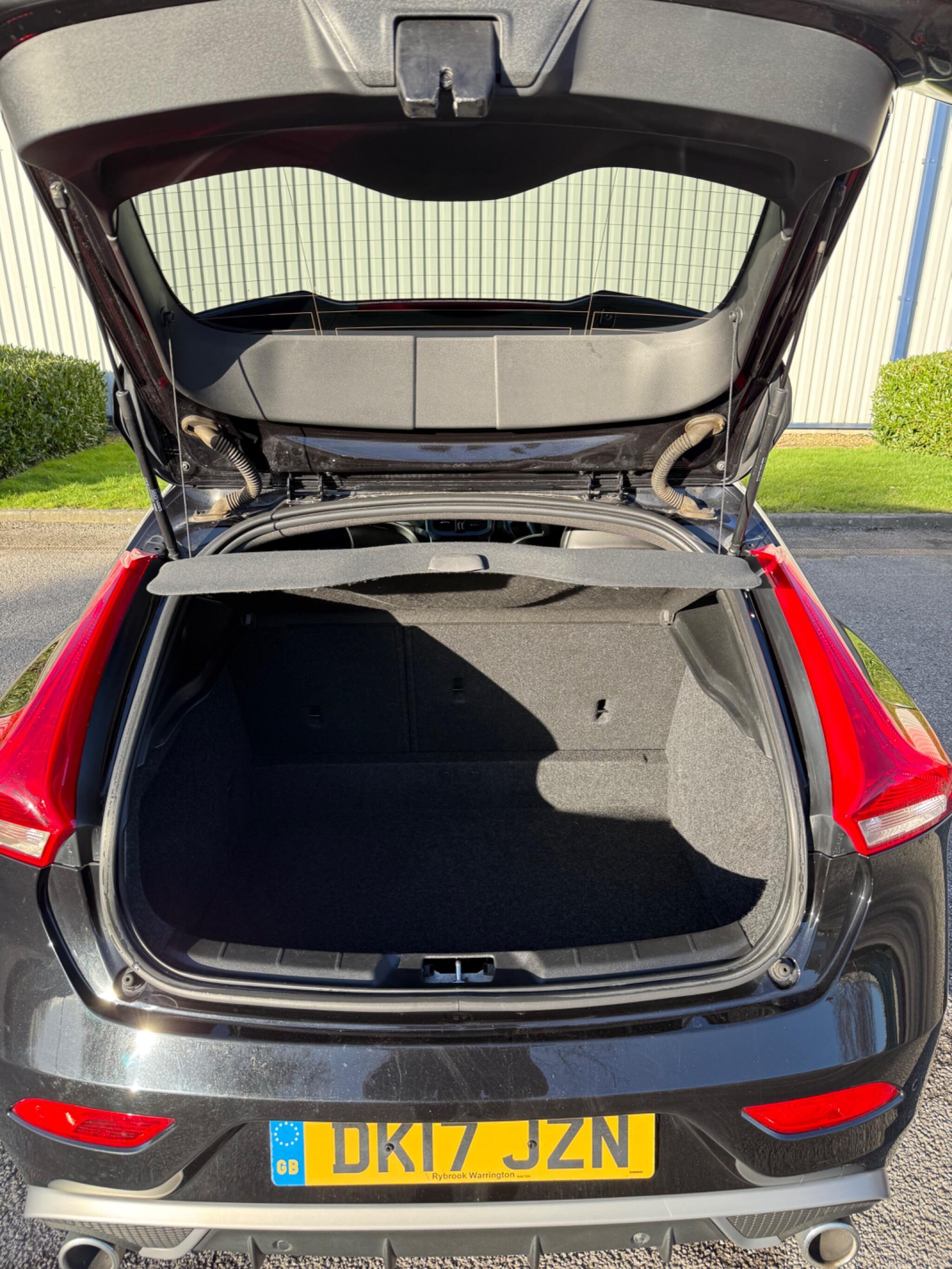 Volvo V40 - Image 17