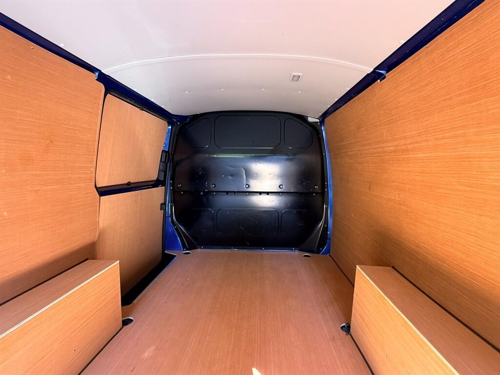 Volkswagen Transporter - Image 12