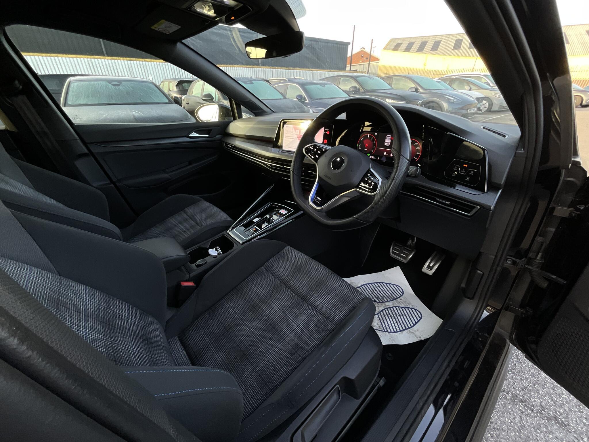 Volkswagen Golf - Image 7