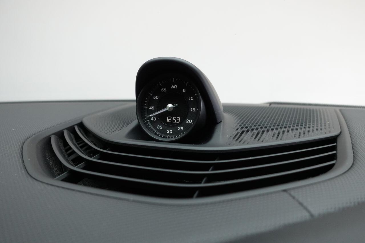 Porsche Taycan - Image 39