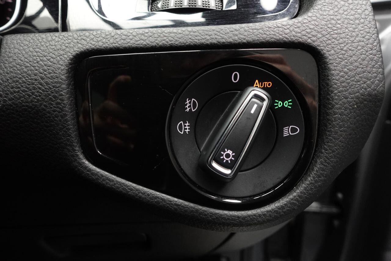 Volkswagen Golf - Image 47