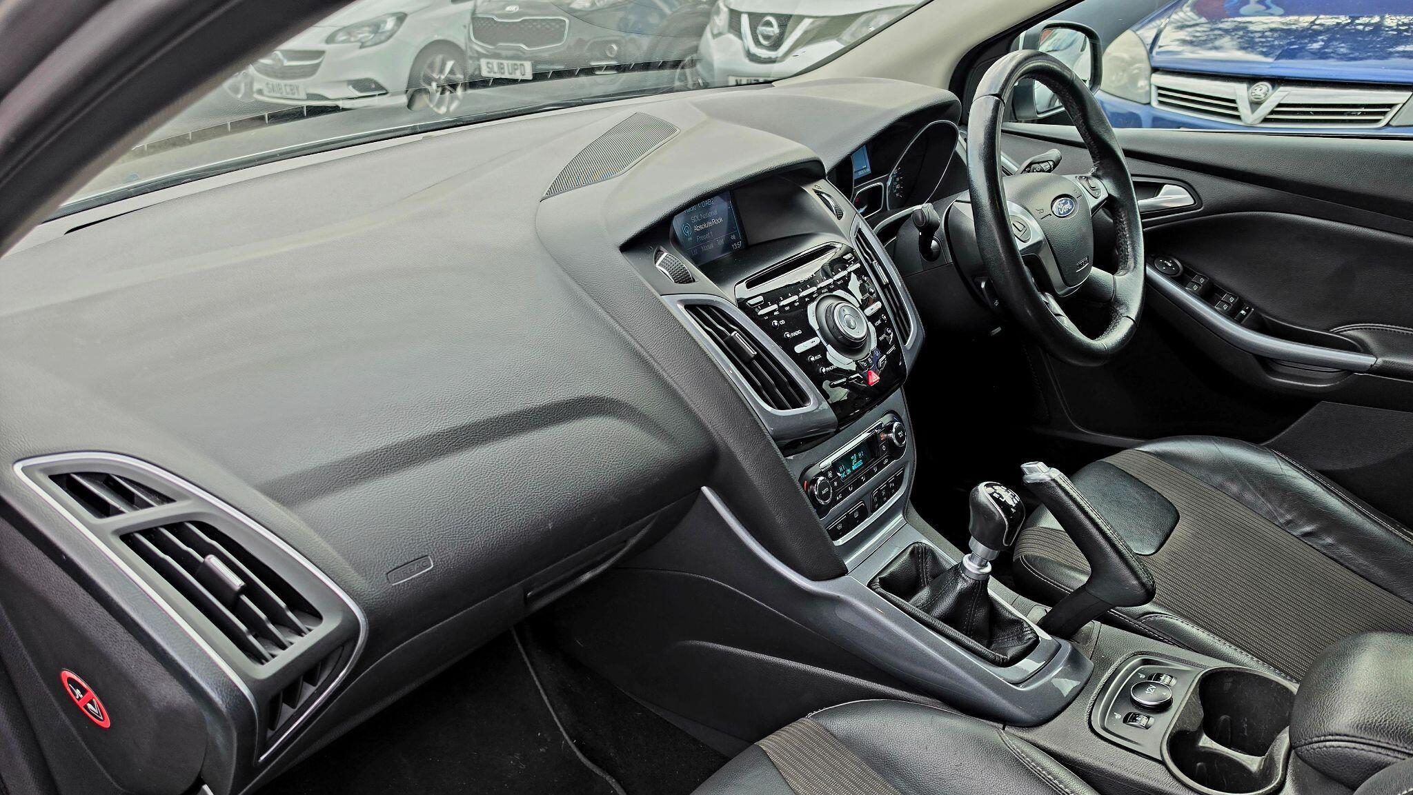 Ford Focus - Image 13
