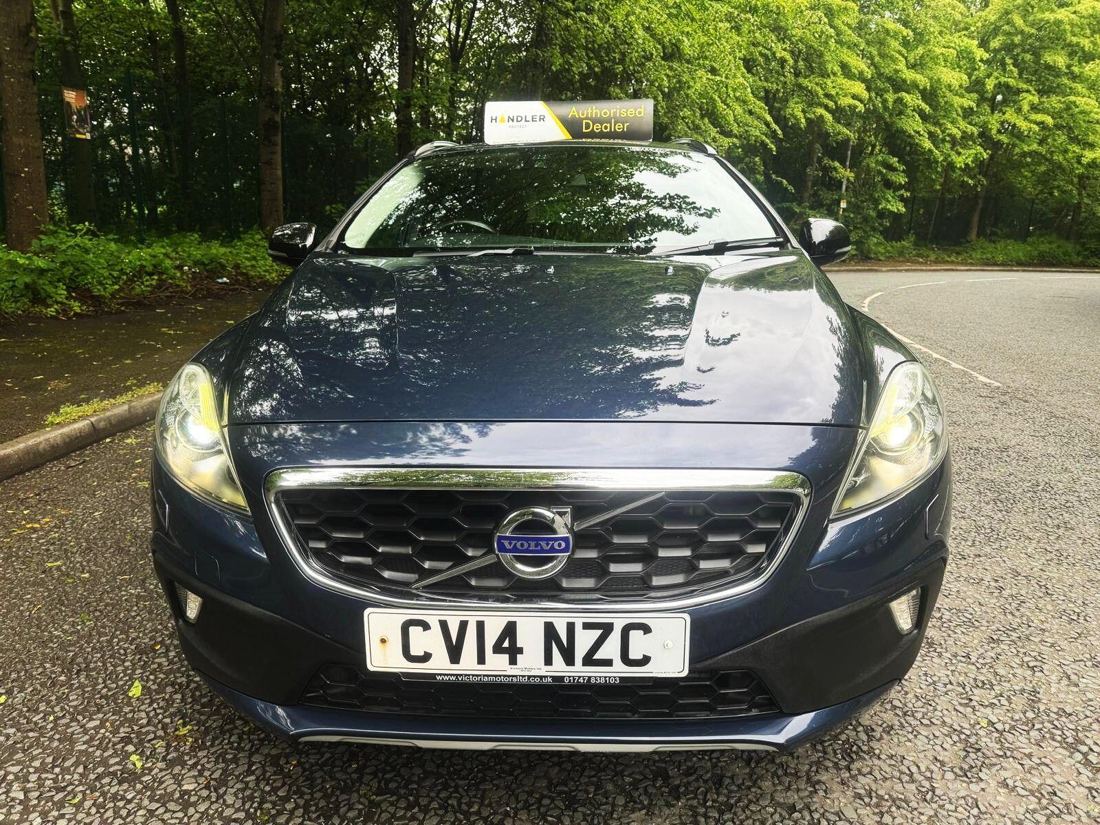 Volvo V40 CROSS COUNTRY - Image 2