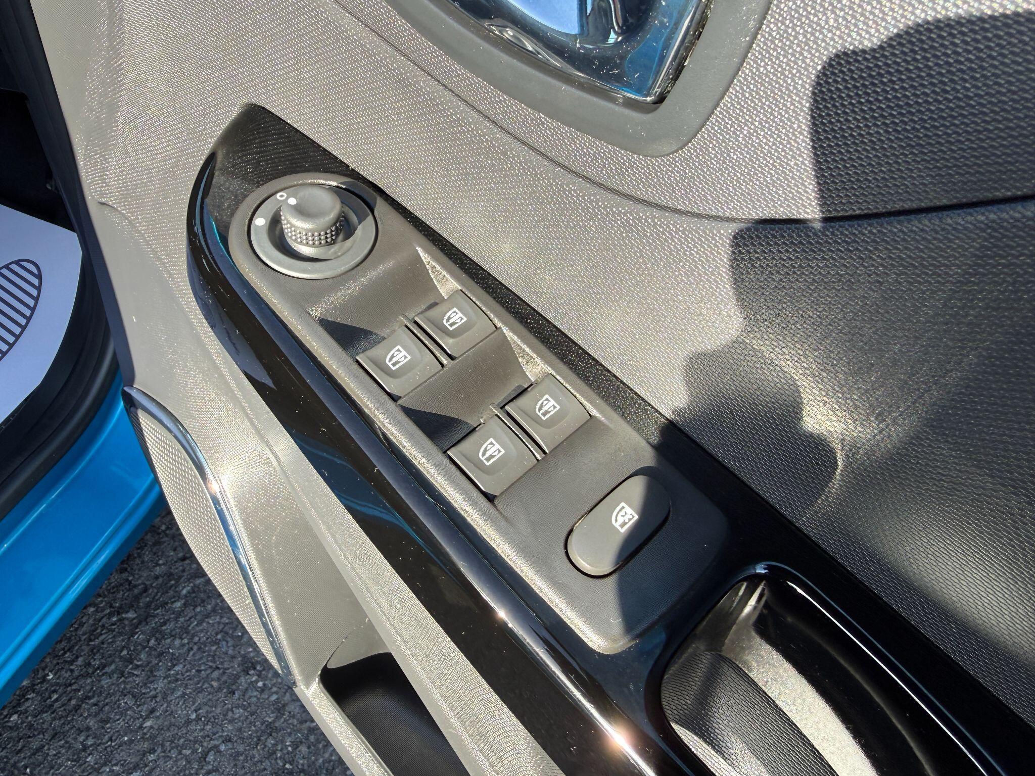 Renault Captur - Image 59