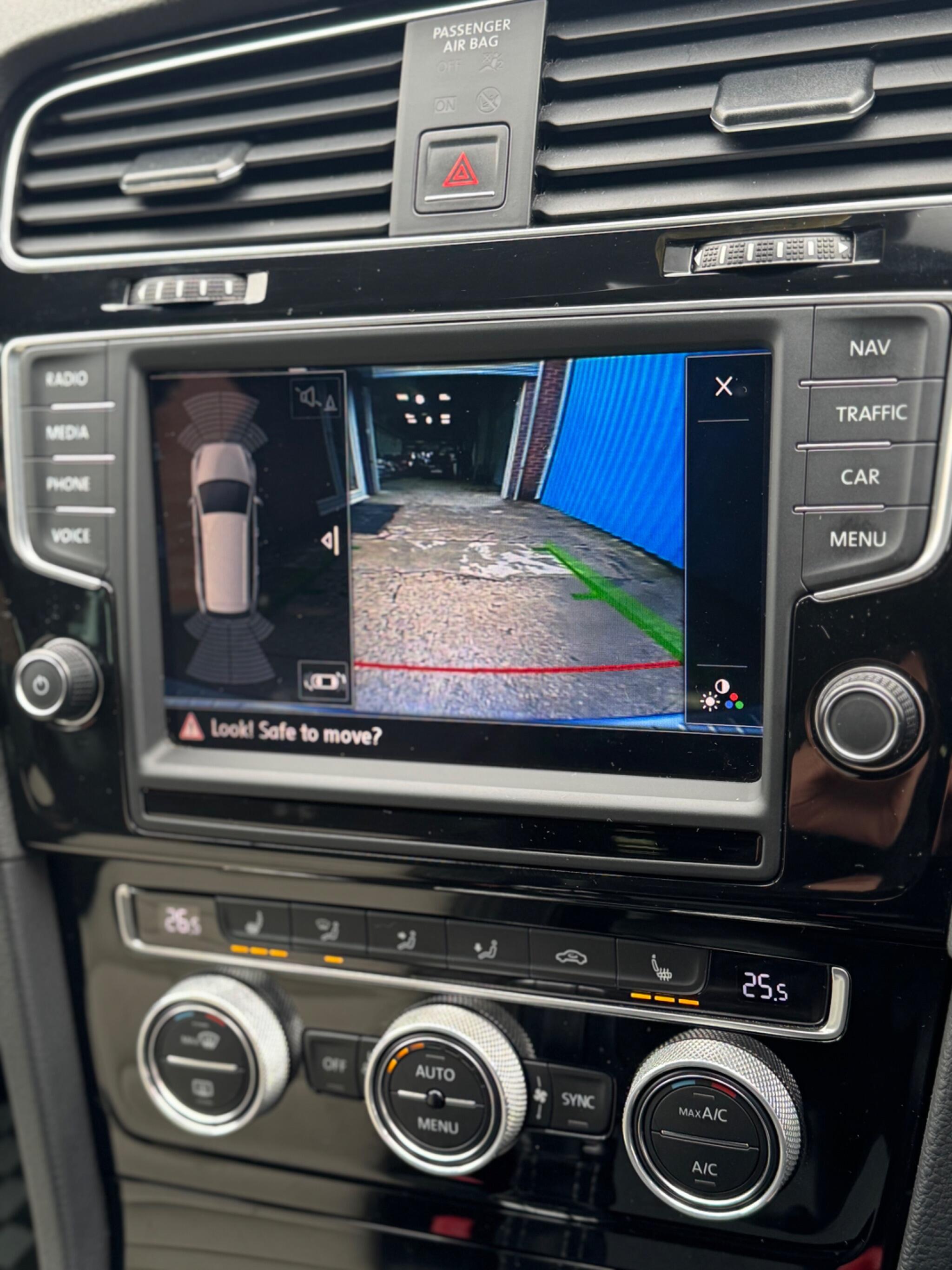 Volkswagen Golf - Image 20