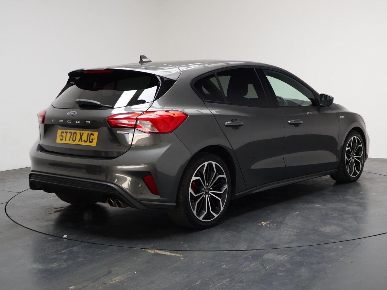 Ford Focus - Image 12