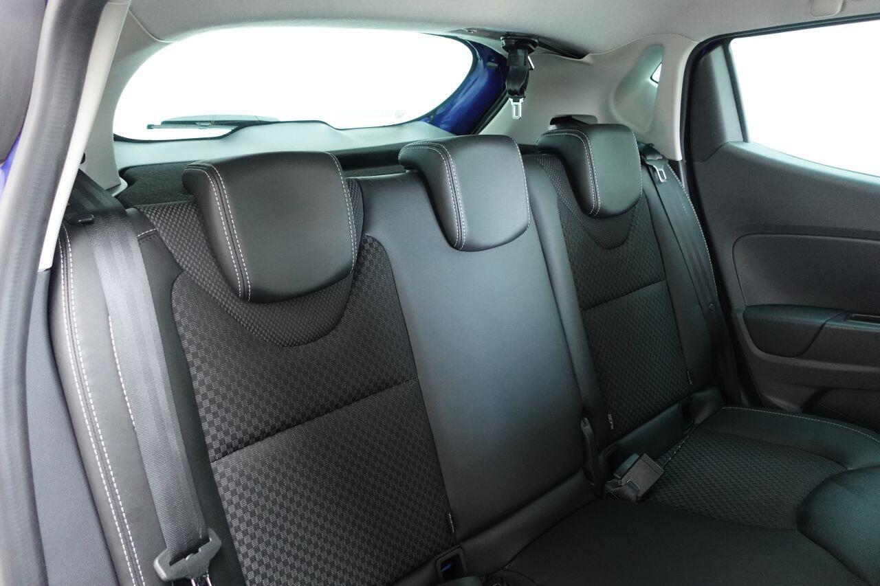 Renault Clio - Image 18