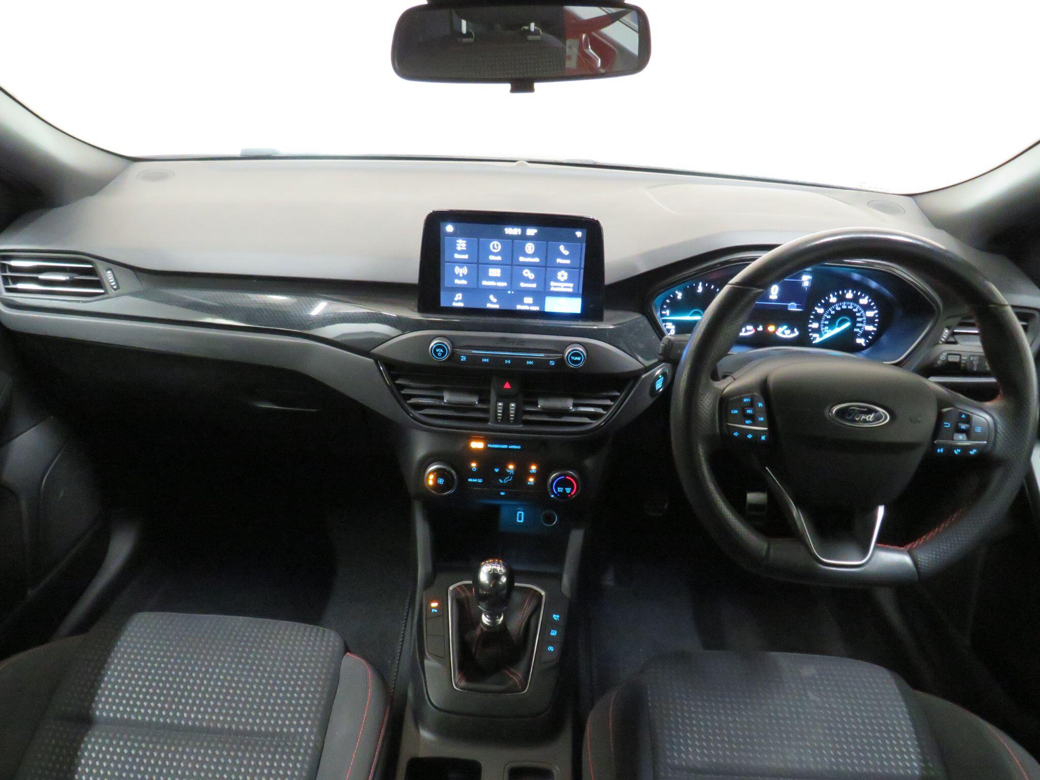 Ford Focus - Image 14