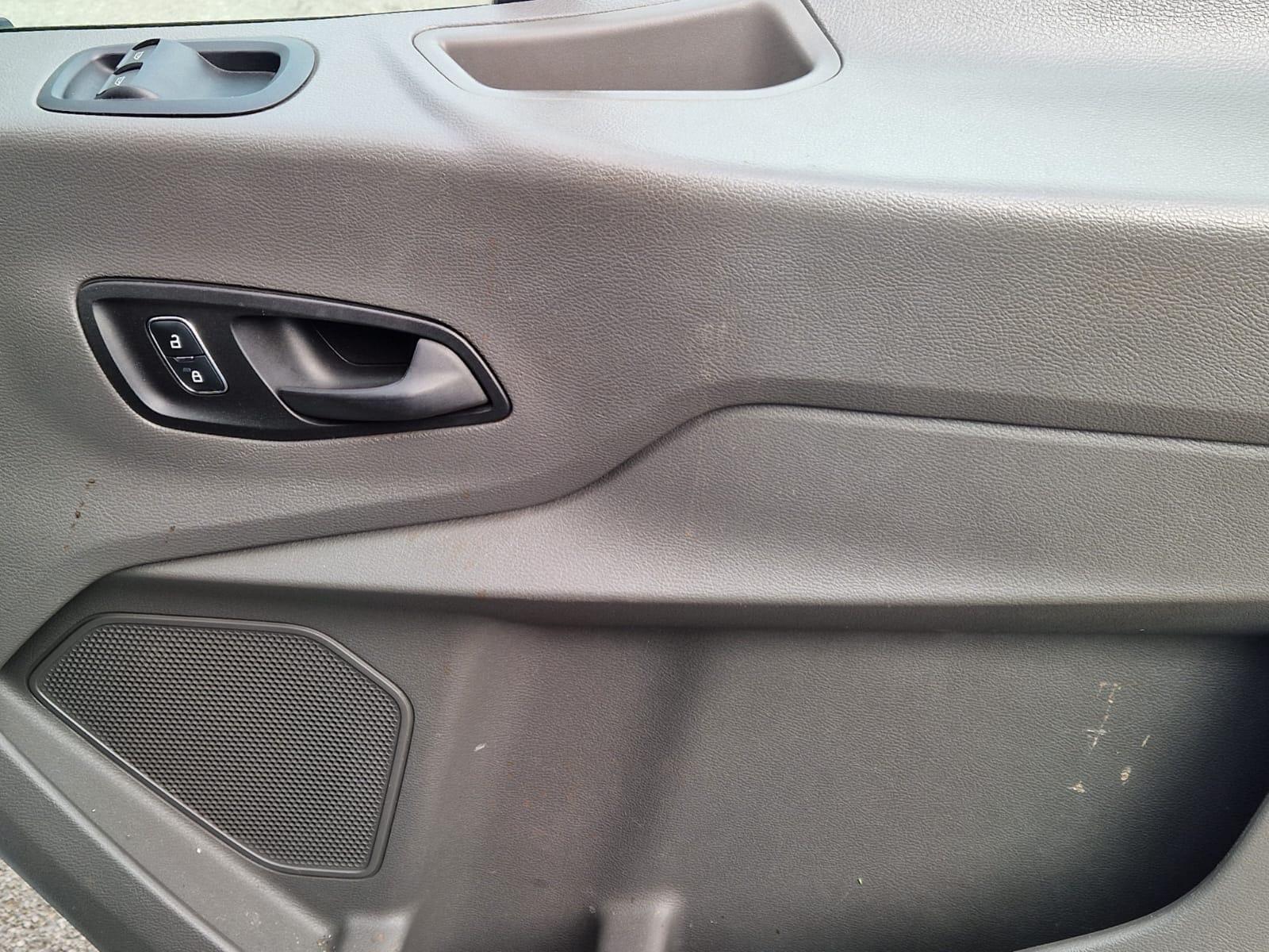 Ford Transit - Image 33