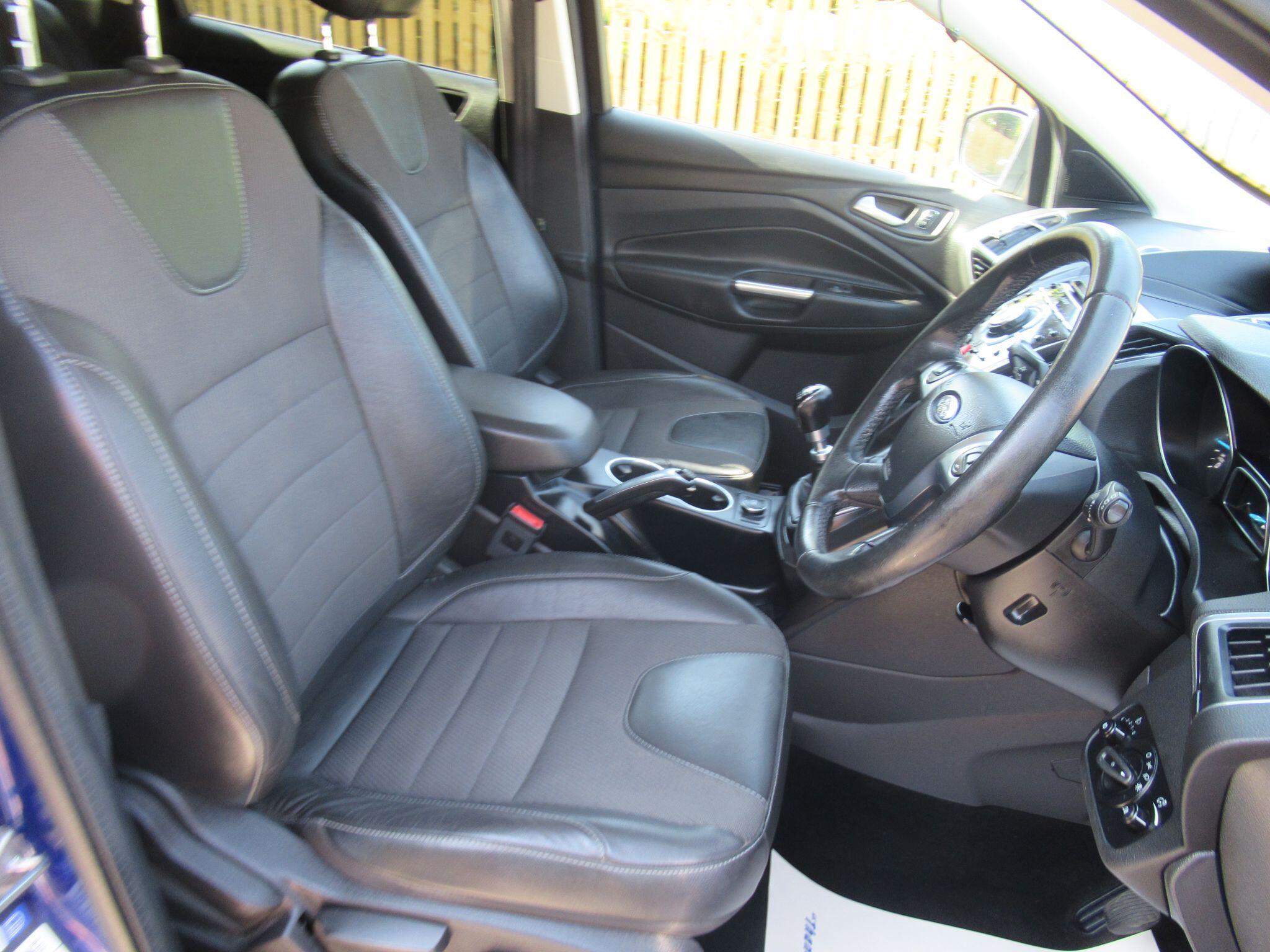 Ford Kuga - Image 20