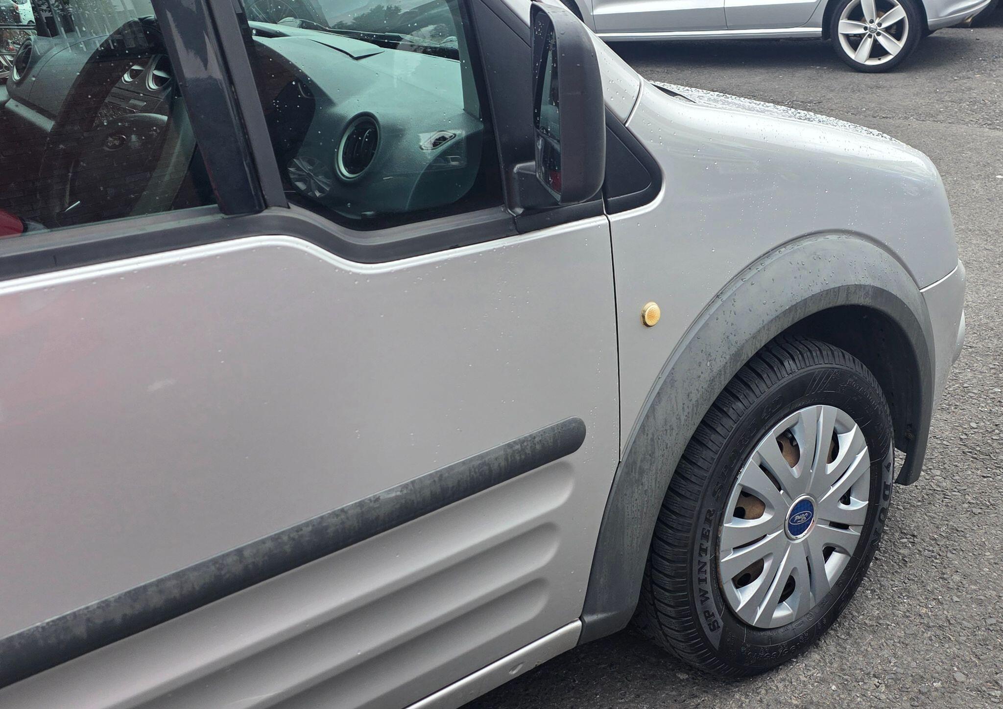 Ford Transit Connect - Image 10