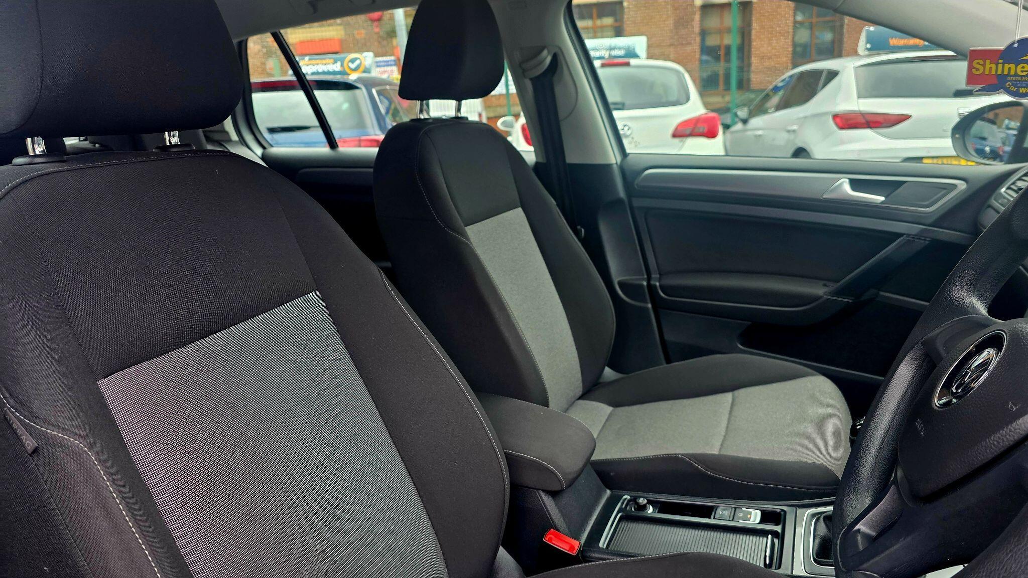 Volkswagen Golf - Image 12