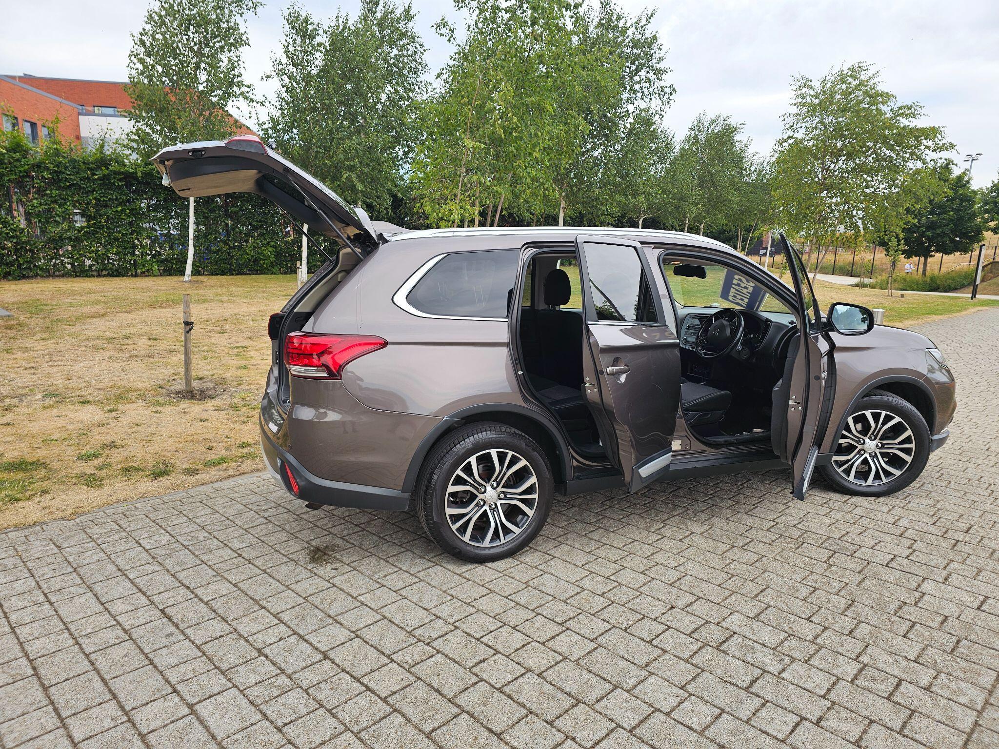 Mitsubishi Outlander - Image 16
