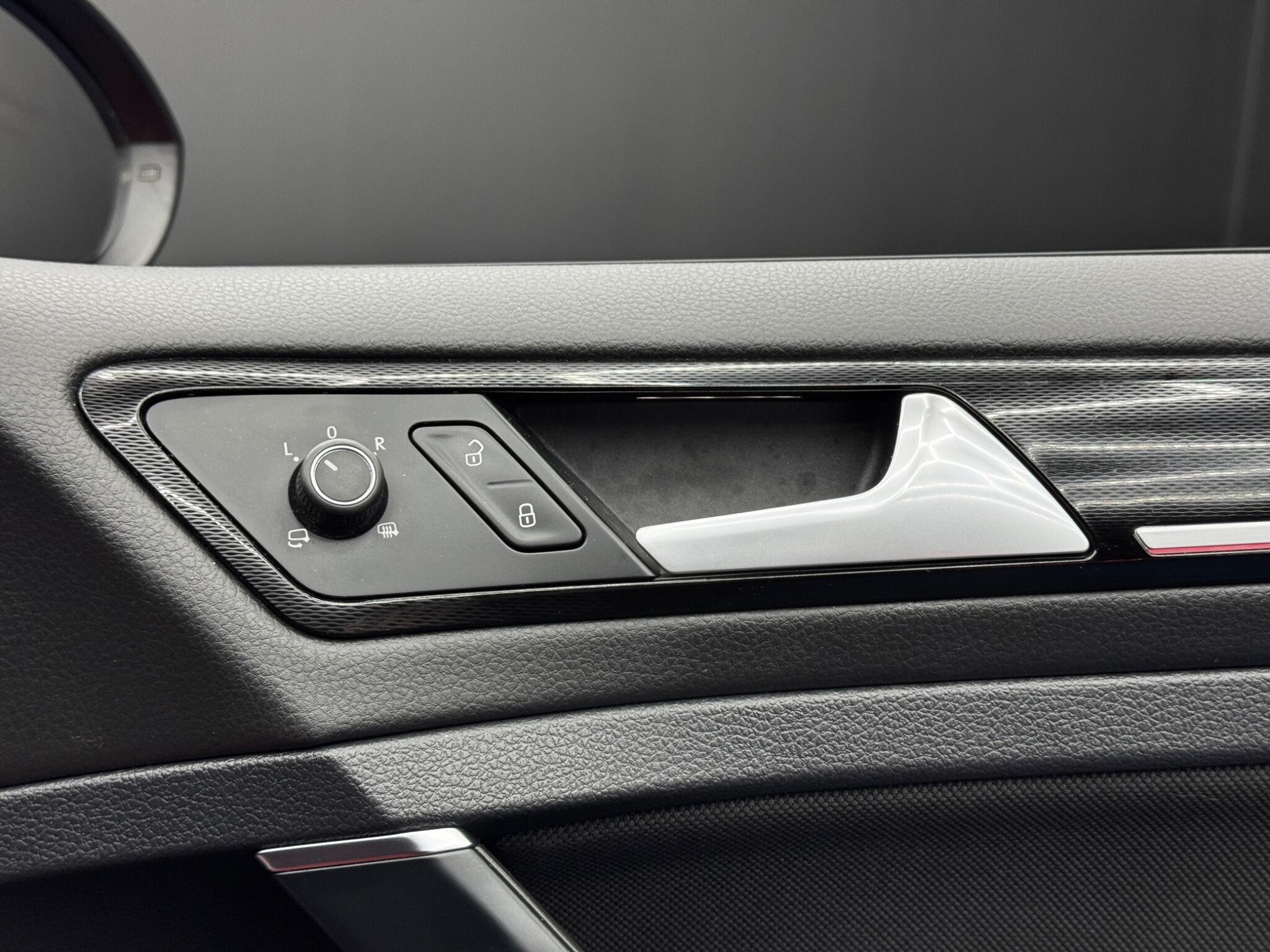 Volkswagen Golf - Image 40