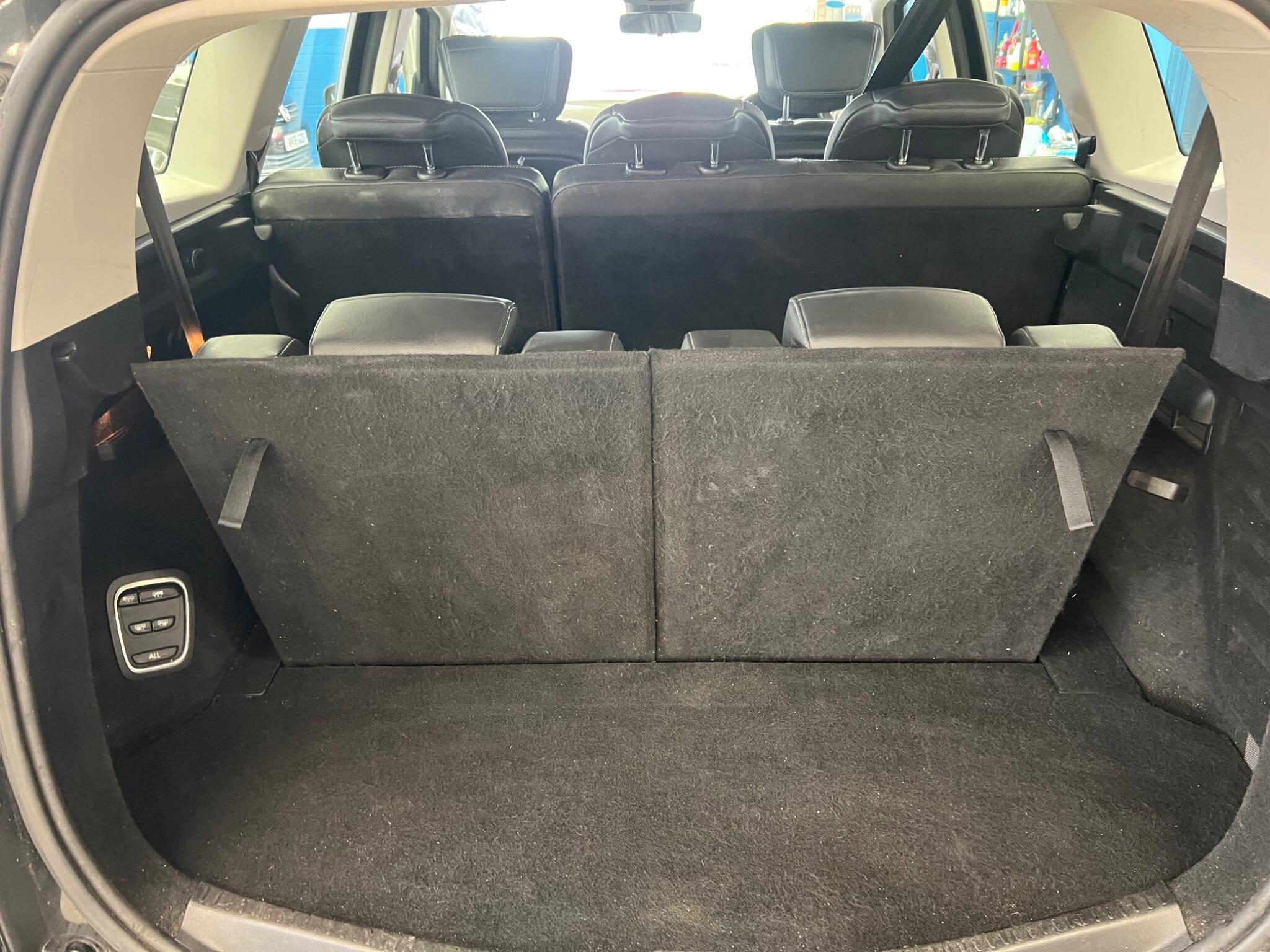 Renault Grand Scenic - Image 13