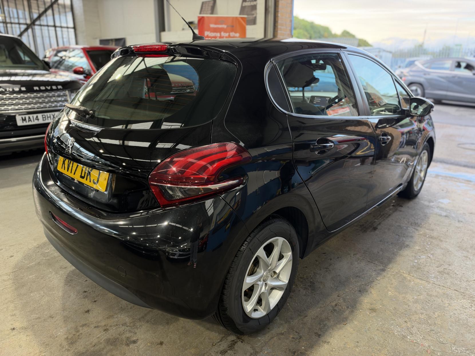 Peugeot 208 - Image 8