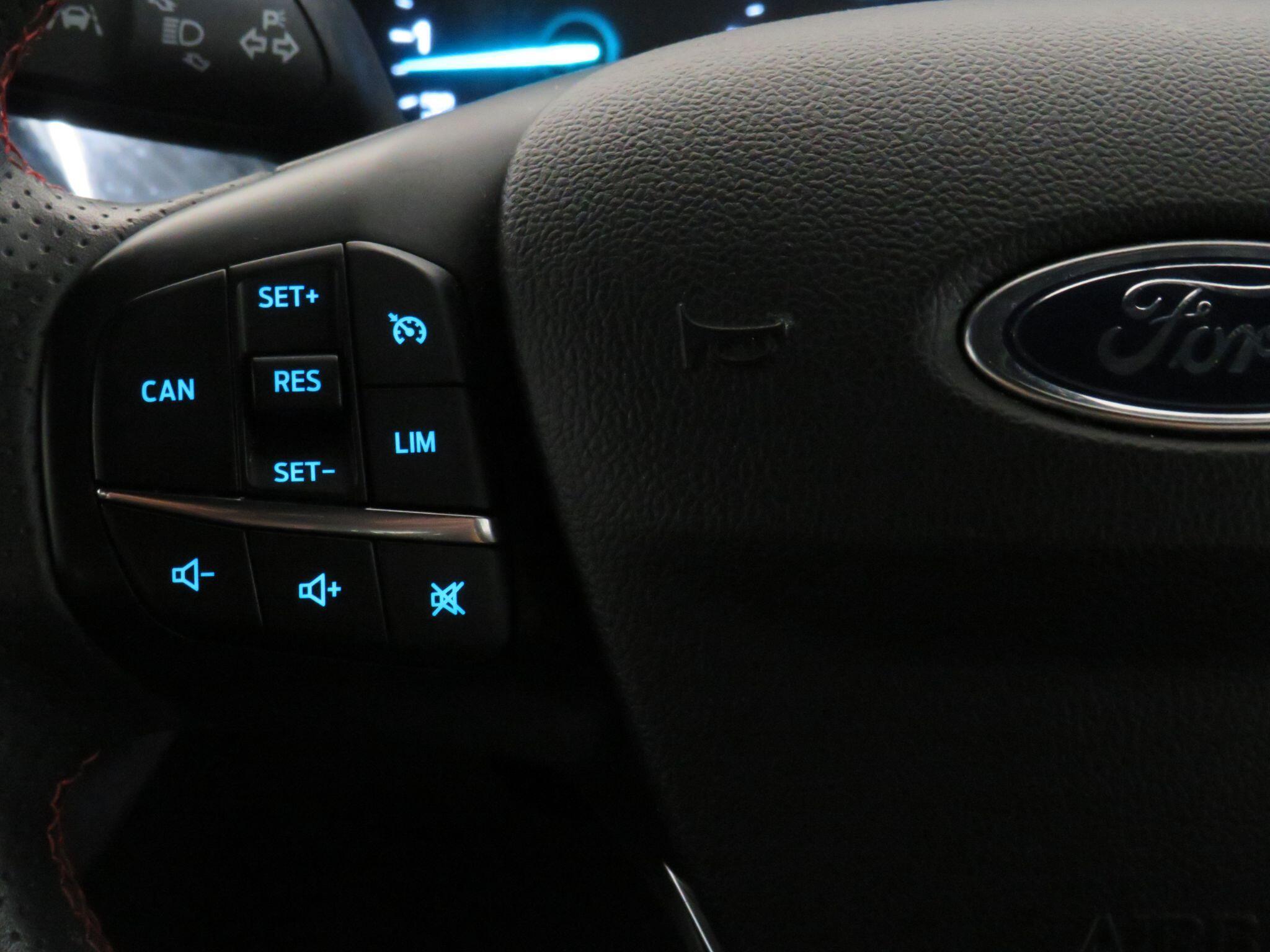 Ford Focus - Image 17
