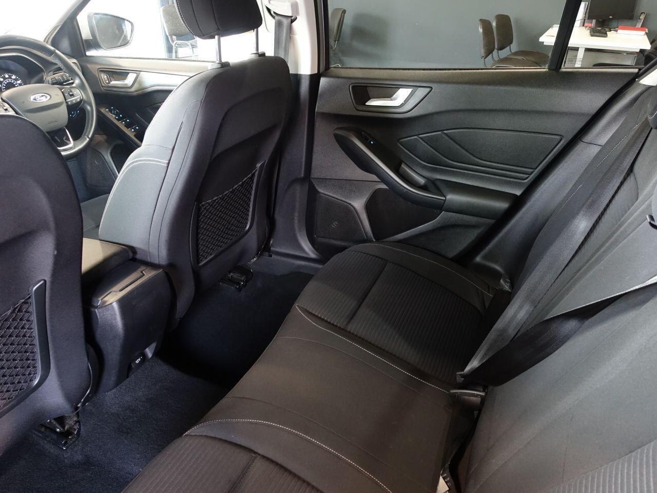 Ford Focus - Image 16