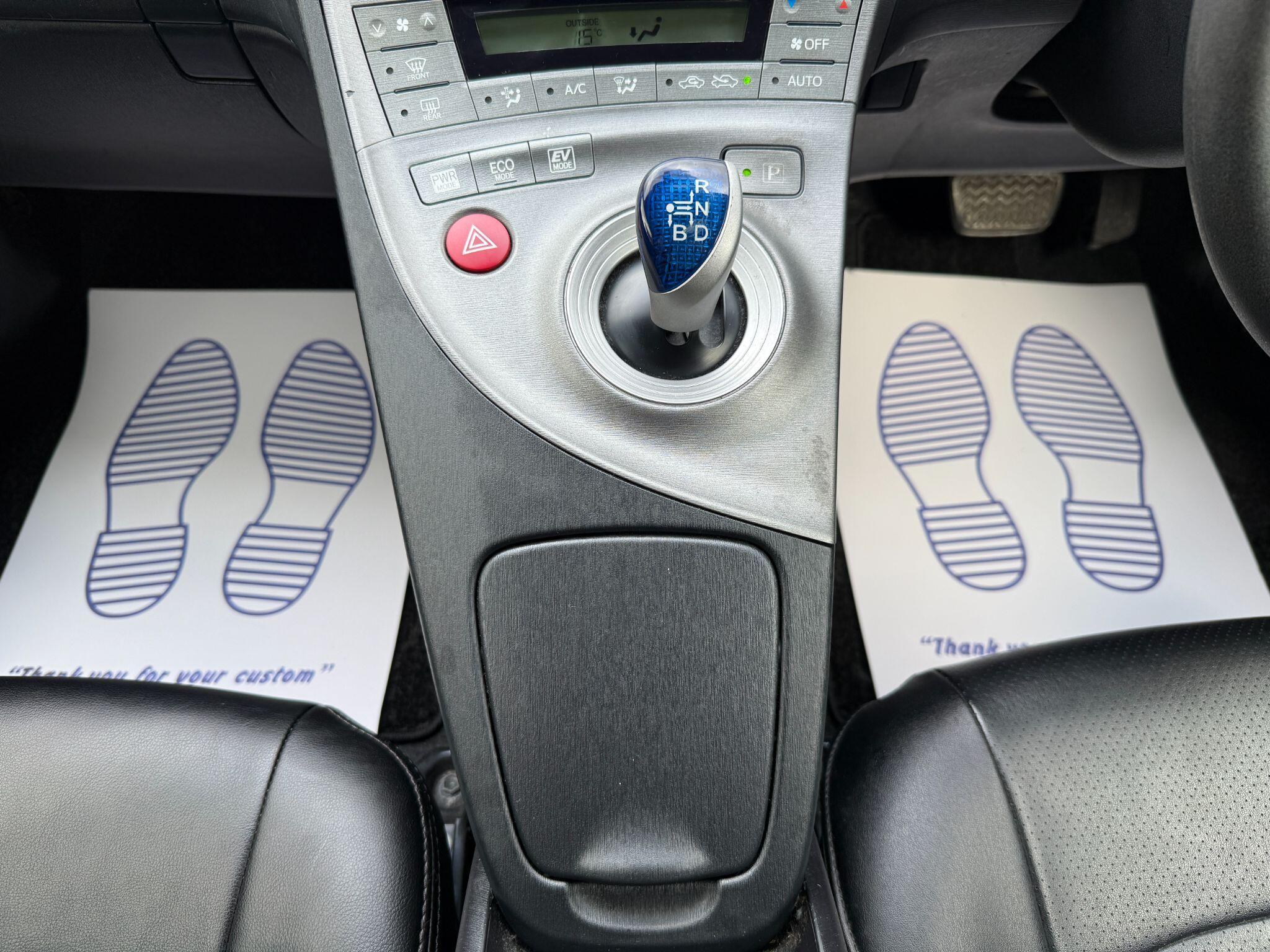 Toyota Prius - Image 38